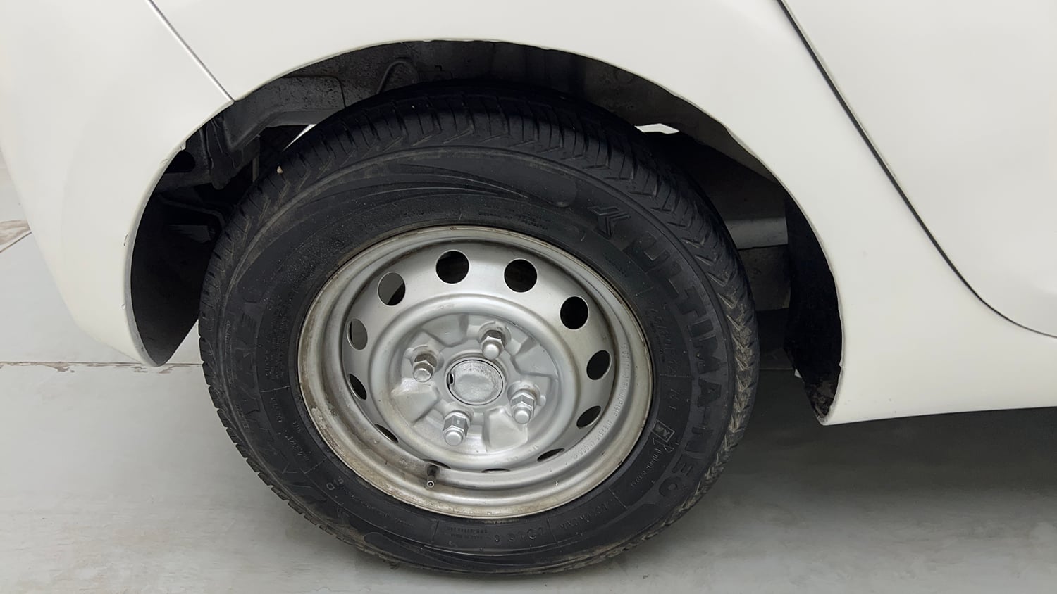 Used 2016 Hyundai Eon Era + Petrol Manual tyres RIGHT REAR TYRE RIM VIEW