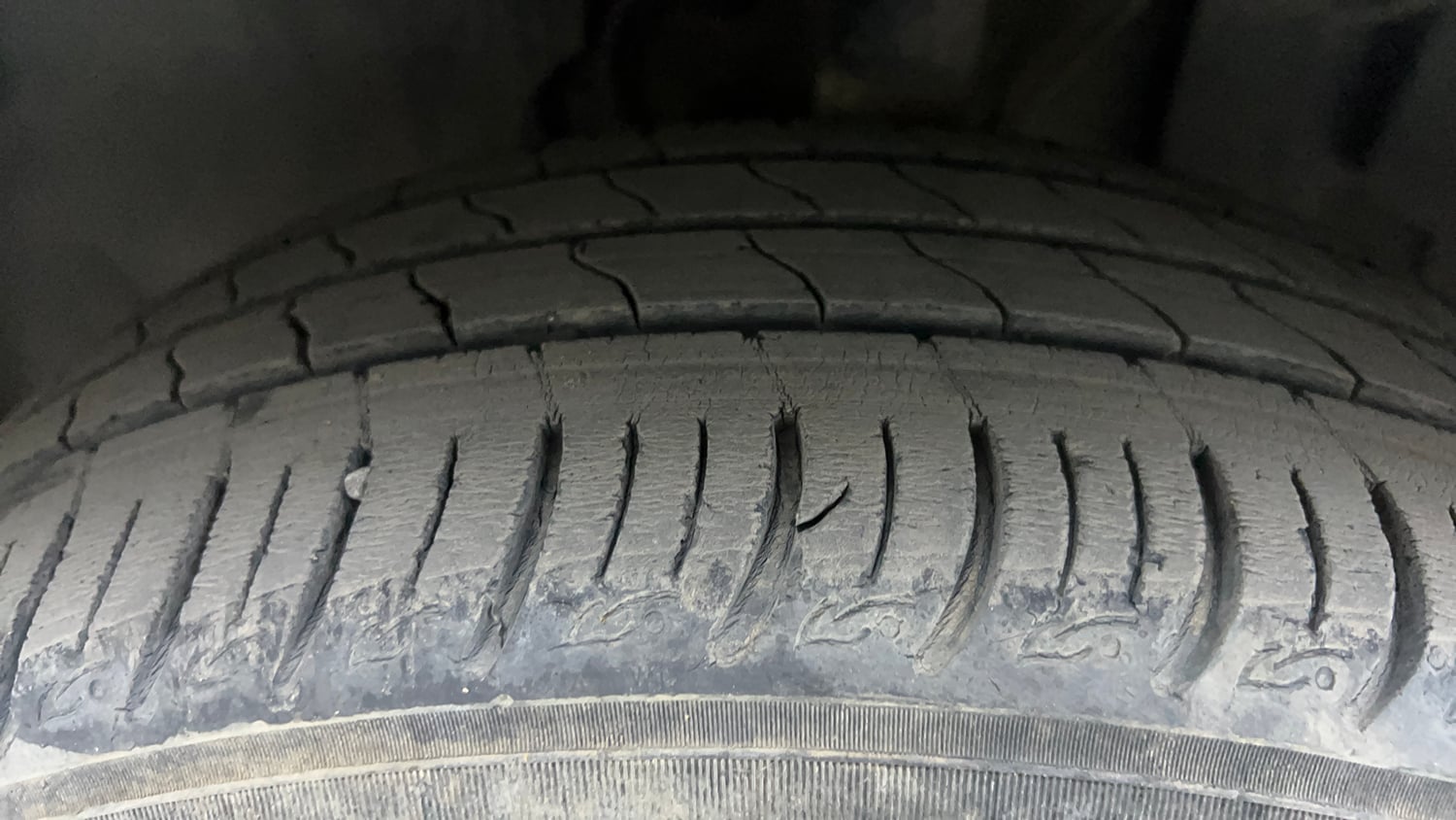 Used 2021 Tata Altroz XZ Petrol Petrol Manual tyres LEFT FRONT TYRE TREAD VIEW