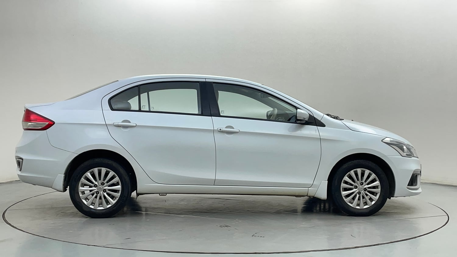 Used 2020 Maruti Suzuki Ciaz Delta Hybrid 1.5 AT Petrol Automatic exterior RIGHT SIDE VIEW