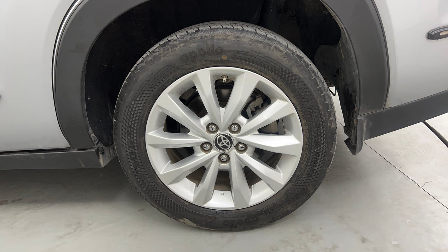 Used 2023 Toyota Innova Hycross VX Hybrid 8 STR Hybrid Automatic tyres LEFT REAR TYRE RIM VIEW