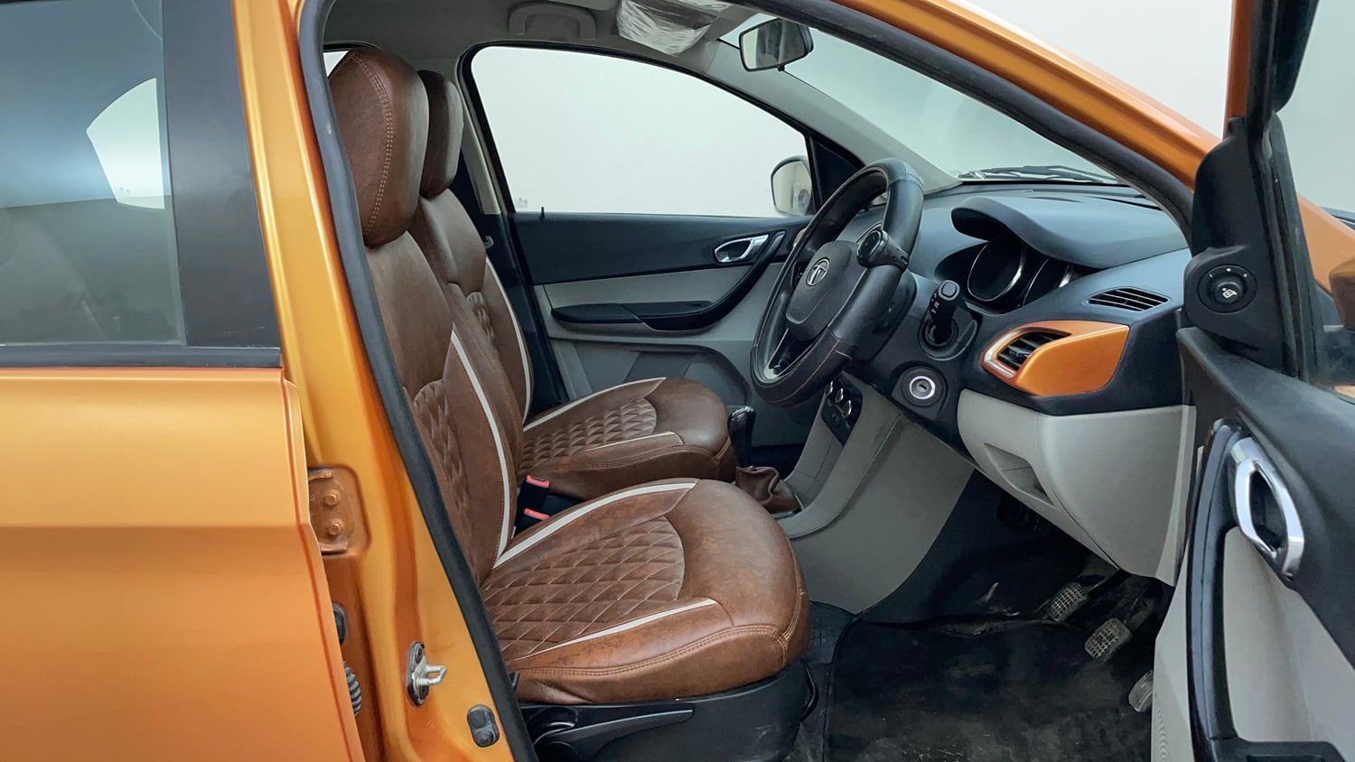 Used 2018 Tata Tiago Revotron XZ Petrol Manual interior RIGHT SIDE FRONT DOOR CABIN VIEW