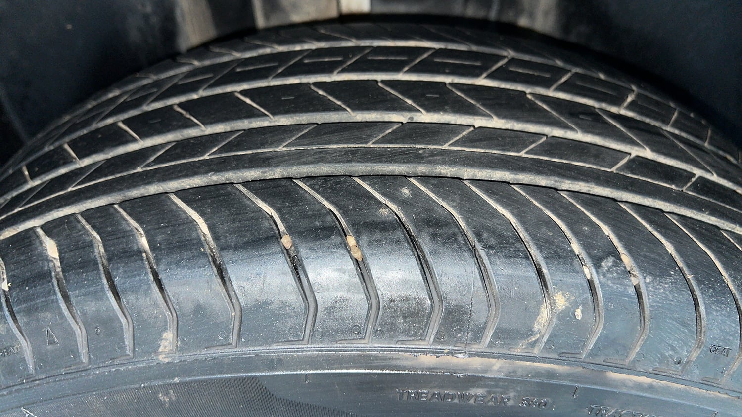 Used 2025 Skoda Kylaq Signature Plus AT Petrol Automatic tyres RIGHT REAR TYRE TREAD VIEW