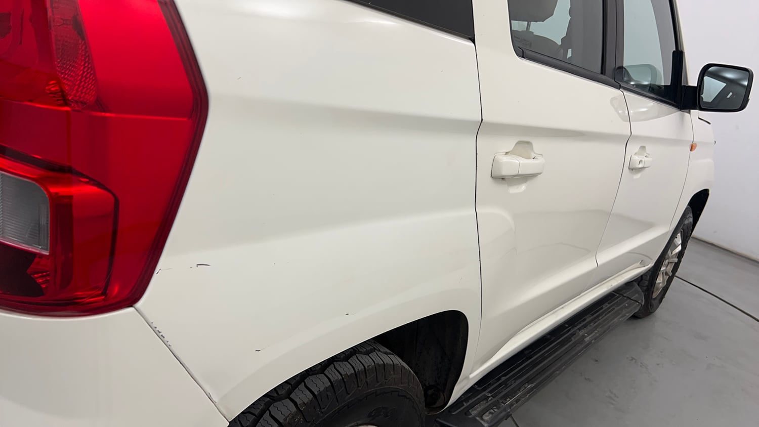 Used 2016 Mahindra TUV300 T8 Diesel Manual dents MINOR SCRATCH