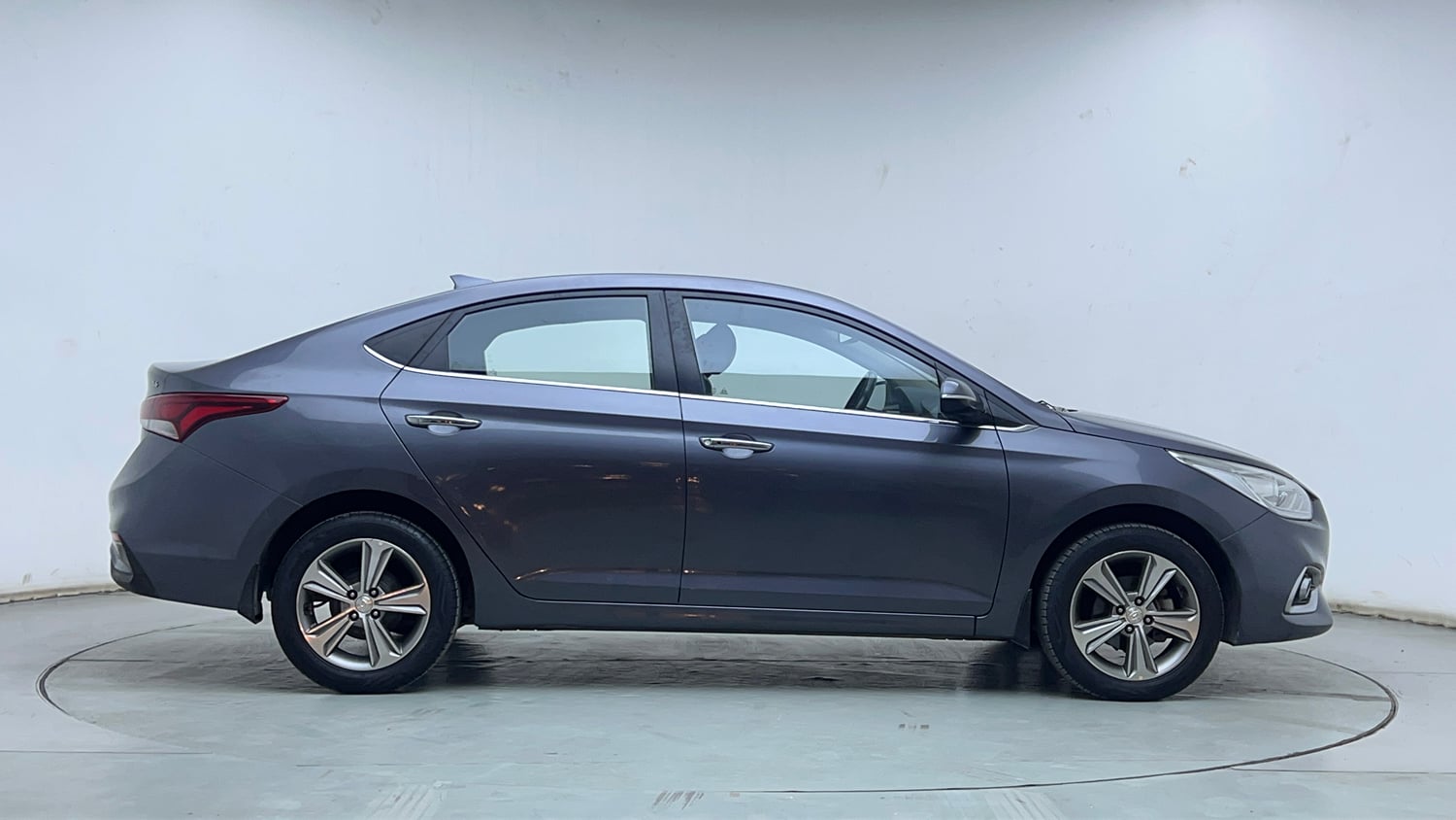 Used 2017 Hyundai Verna SX (O) 1.6 VTVT AT Petrol Automatic exterior RIGHT SIDE VIEW