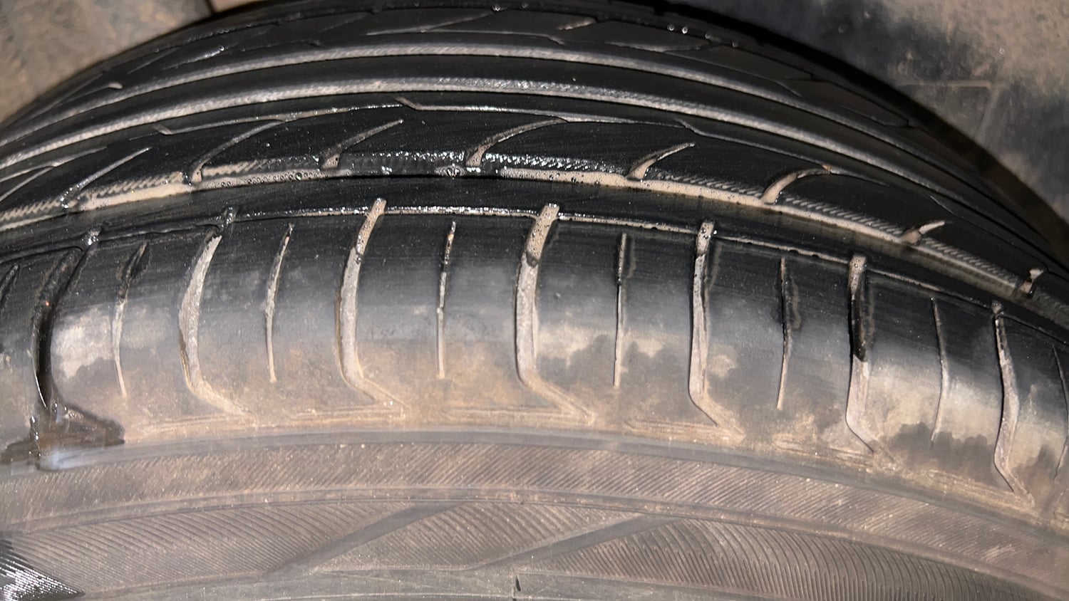 Used 2018 maruti-suzuki Vitara Brezza ZDi Plus AGS Diesel Automatic tyres RIGHT REAR TYRE TREAD VIEW