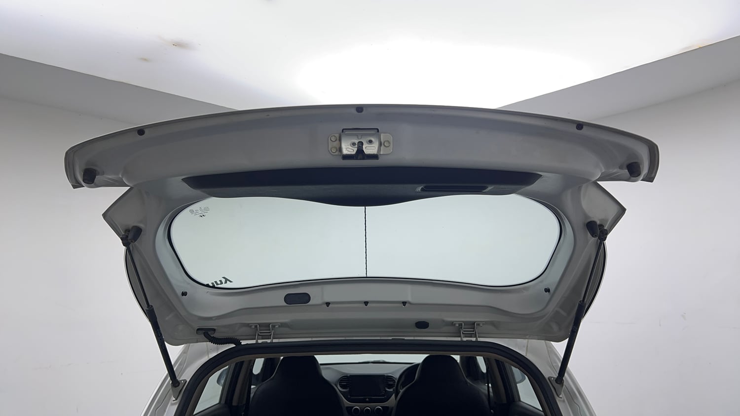 Used 2016 Hyundai Grand i10 Magna 1.2 Kappa VTVT Petrol Manual interior DICKY DOOR OPEN VIEW