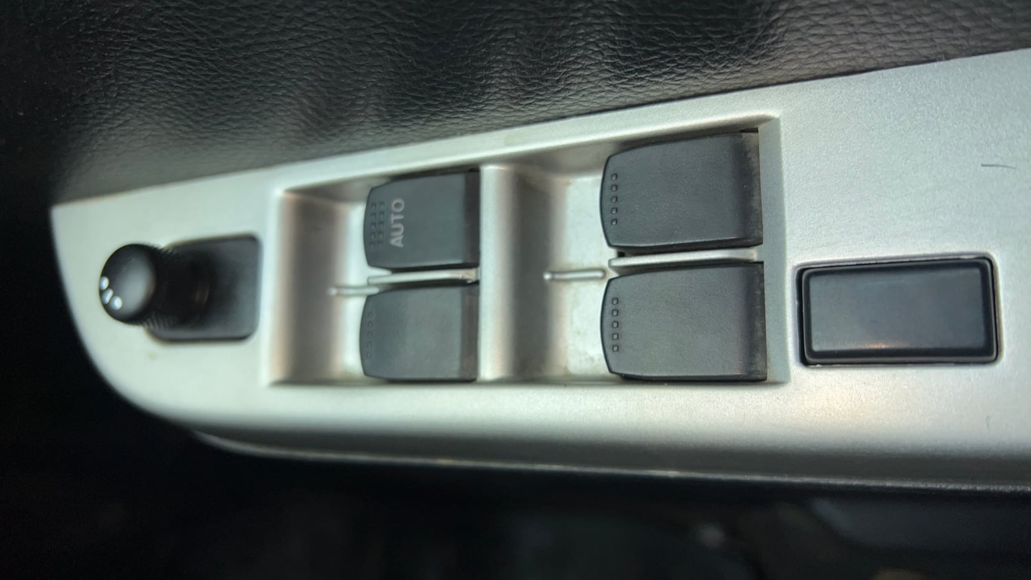 Used 2013 Maruti Suzuki Wagon R VXI Petrol Manual top_features Power windows