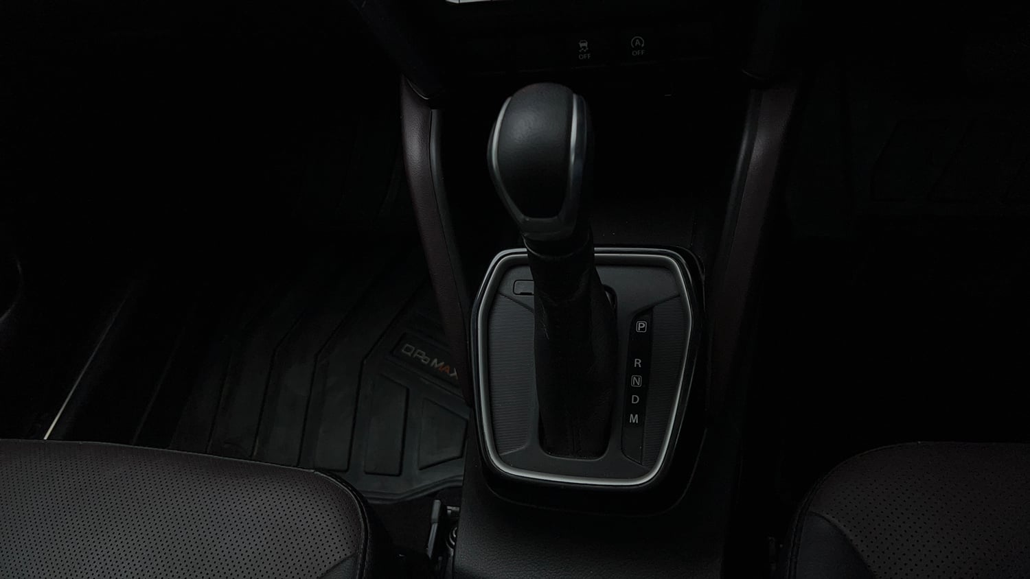 Used 2023 Maruti Suzuki Grand Vitara Alpha Smart Hybrid AT Petrol Automatic interior GEAR  KNOB VIEW