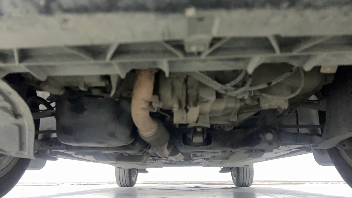 Used 2017 Volkswagen Ameo Highline1.2L (P) Petrol Manual extra FRONT LEFT UNDERBODY VIEW