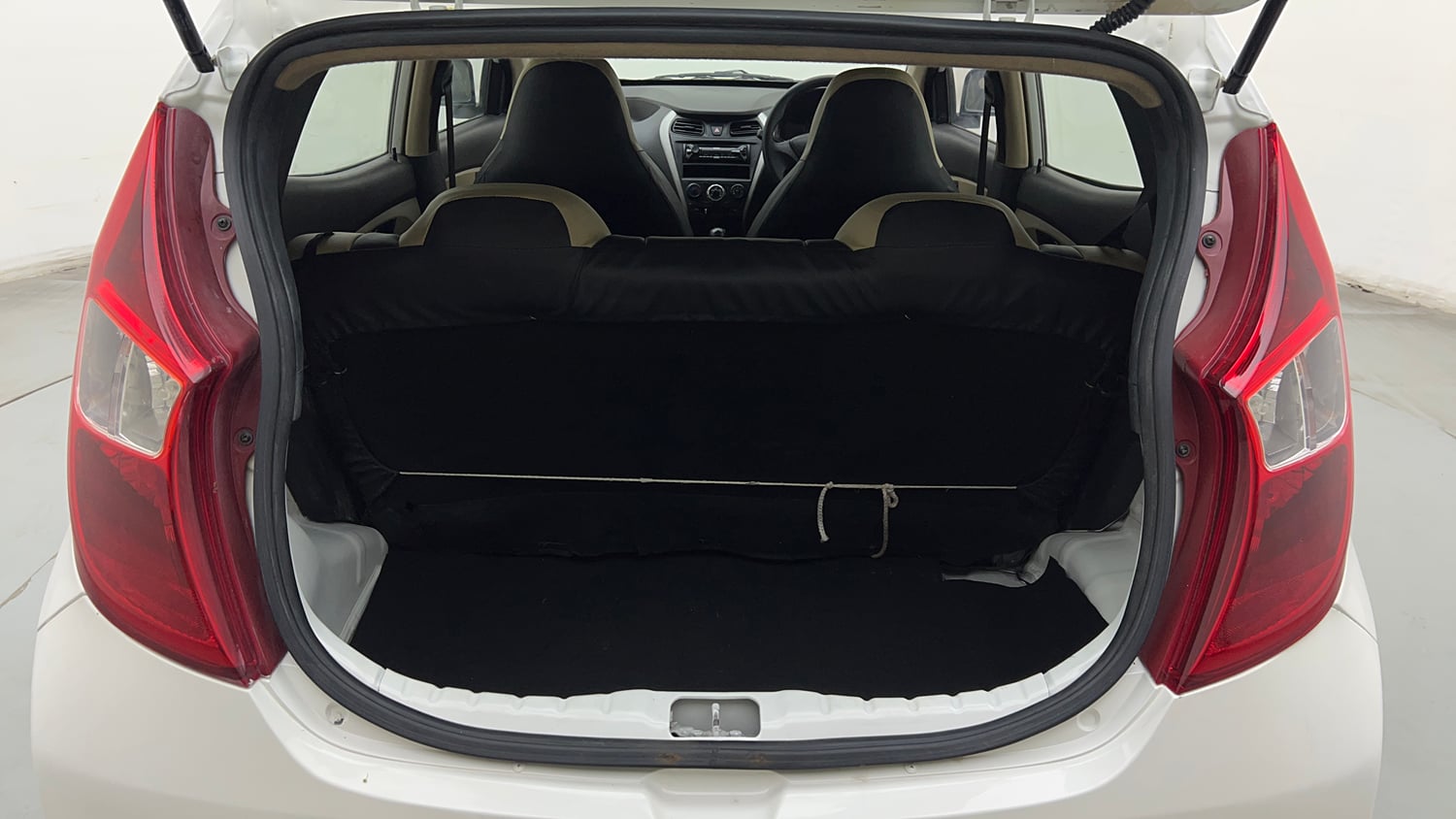 Used 2016 Hyundai Eon Era + Petrol Manual interior DICKY INSIDE VIEW