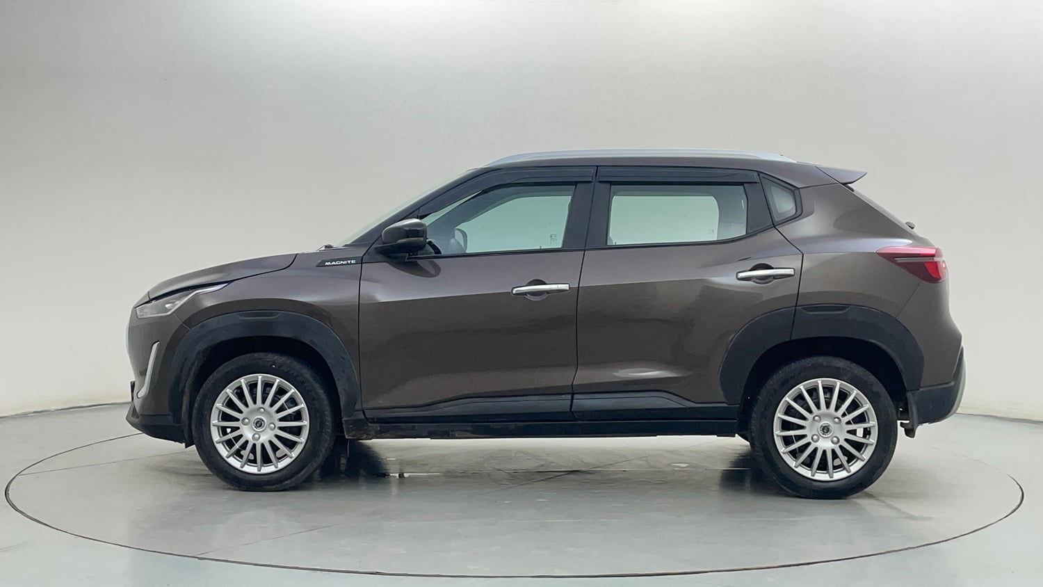 Used 2021 Nissan Magnite XL Turbo CVT Petrol Automatic exterior LEFT SIDE VIEW