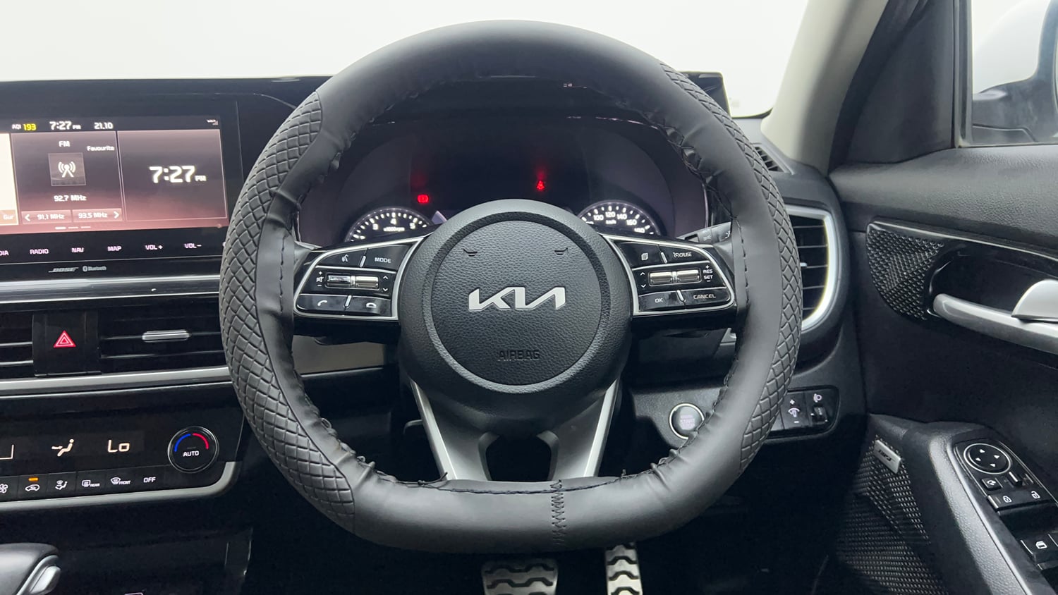 Used 2022 Kia Seltos GTX Plus 1.4 DCT Petrol Automatic interior STEERING VIEW