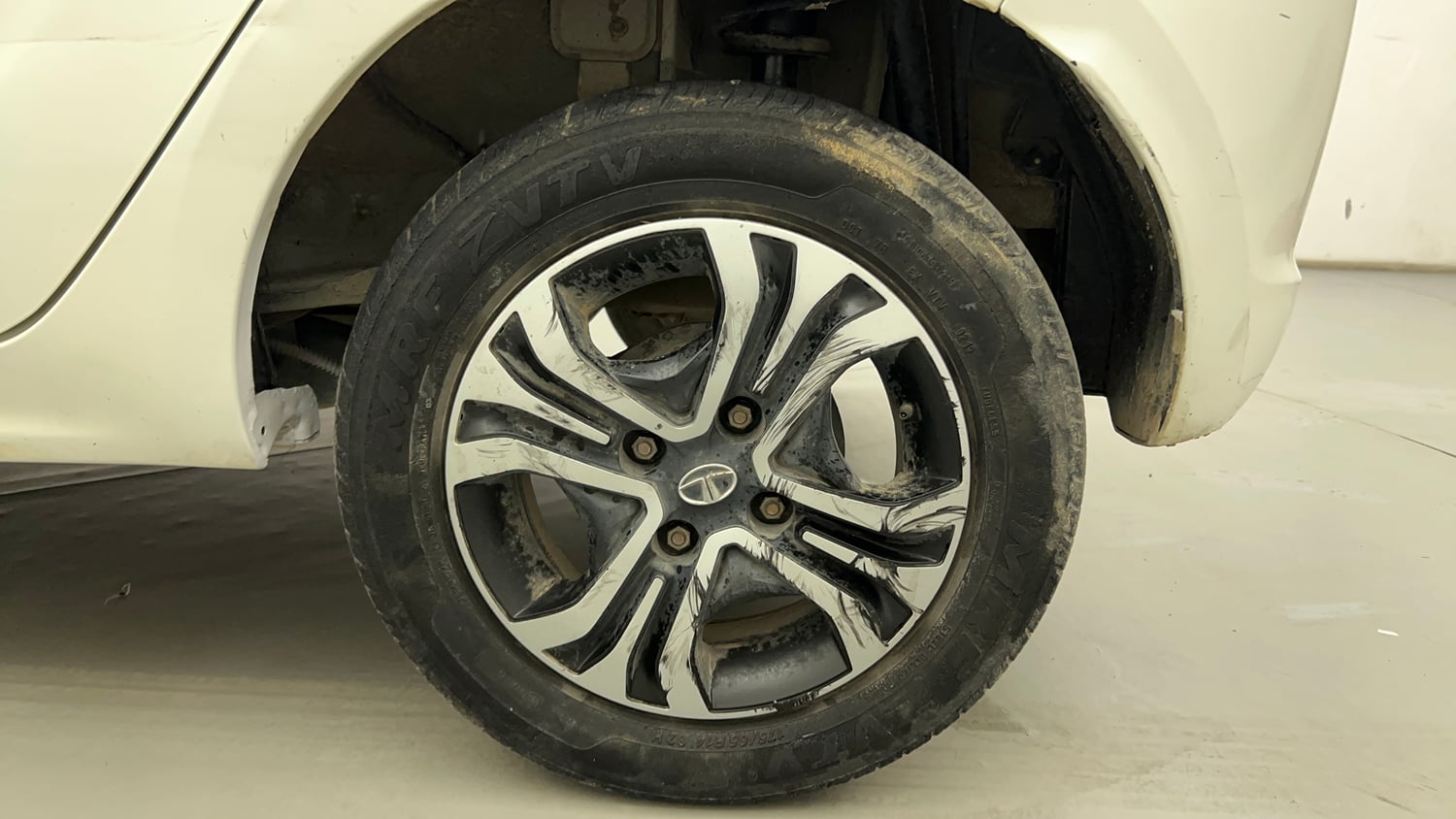 Used 2019 Tata Tiago Revotron XZ w/o Alloy Petrol Manual tyres LEFT REAR TYRE RIM VIEW