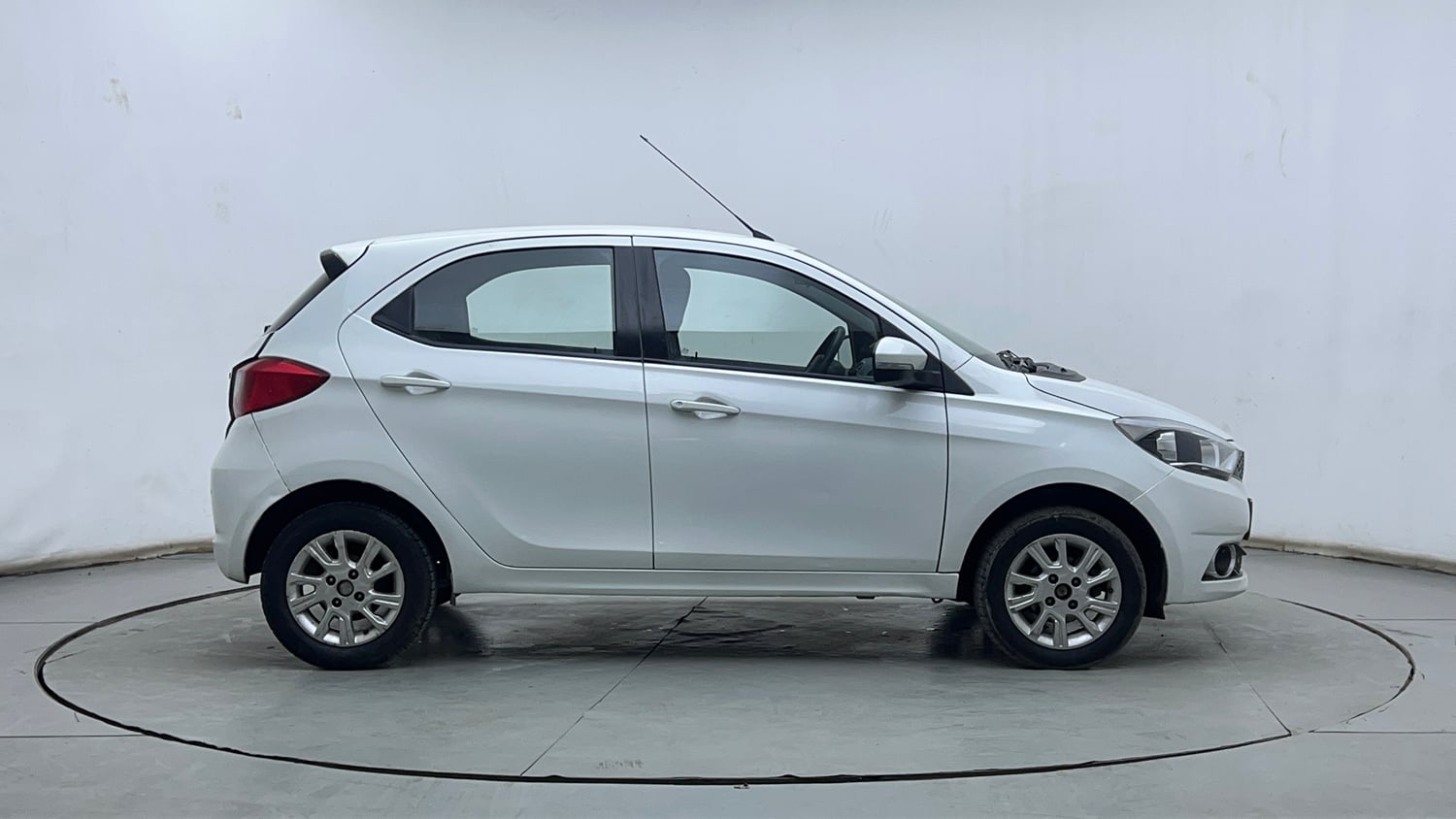 Used 2017 Tata Tiago Revotron XZ Petrol Manual exterior RIGHT SIDE VIEW