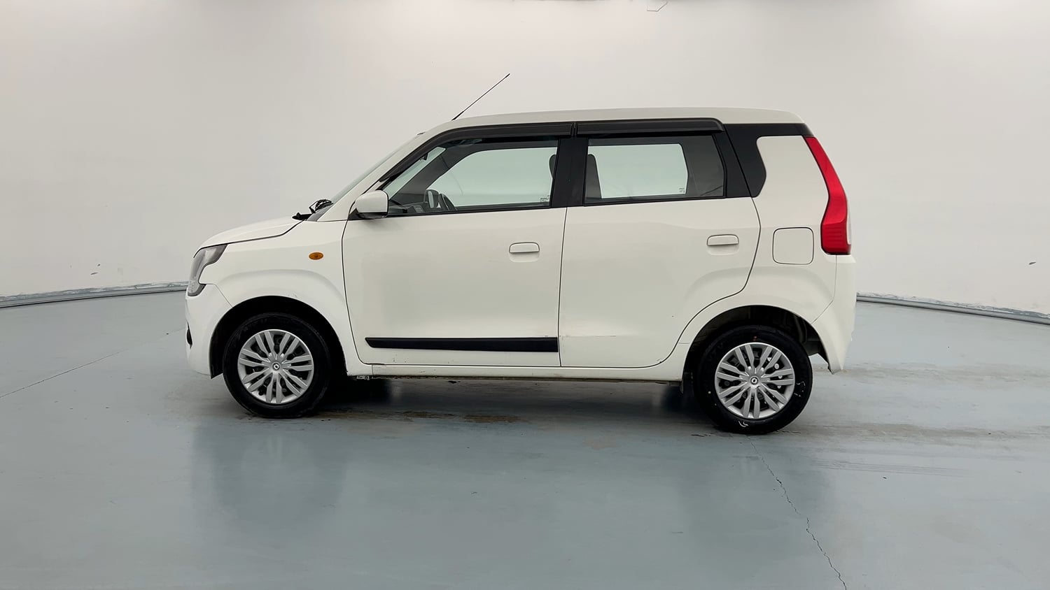 Used 2022 Maruti Suzuki Wagon R ZXI 1.2 Petrol Manual exterior LEFT SIDE VIEW