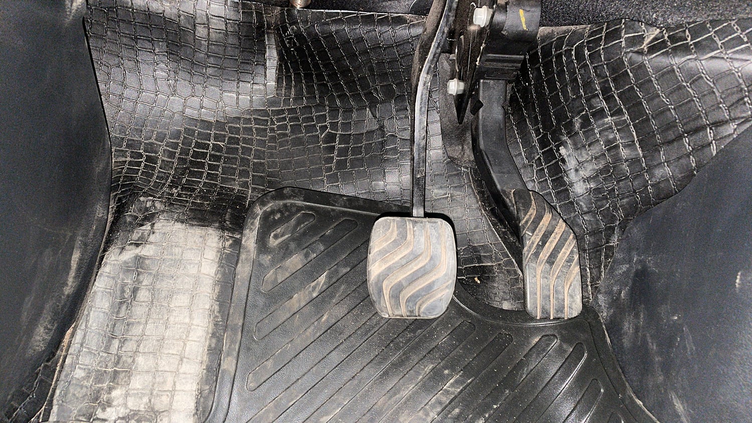 Used 2021 Nissan Magnite XL Turbo CVT Petrol Automatic interior PEDALS VIEW