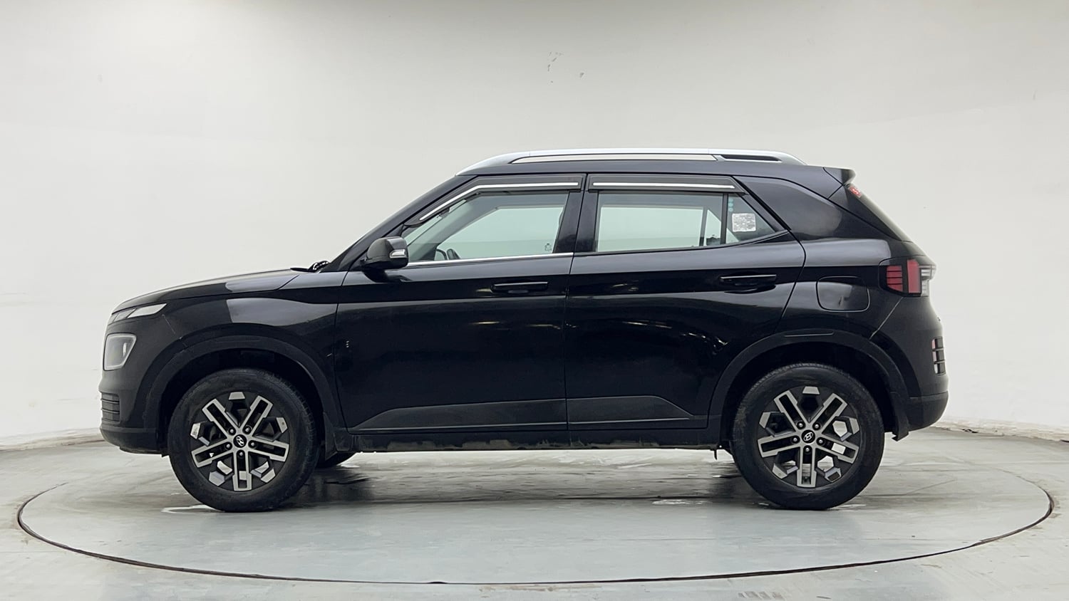 Used 2022 Hyundai Venue SX 1.2 Petrol Petrol Manual exterior LEFT SIDE VIEW