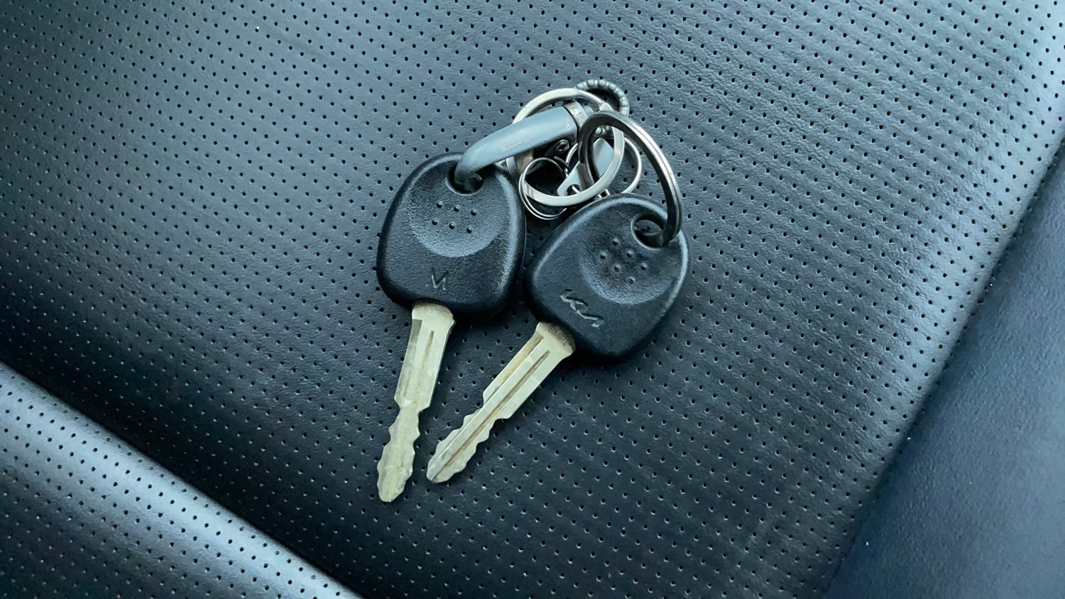 Used 2023 Kia Carens Premium 1.4 Petrol 7 STR Petrol Manual extra CAR KEY VIEW