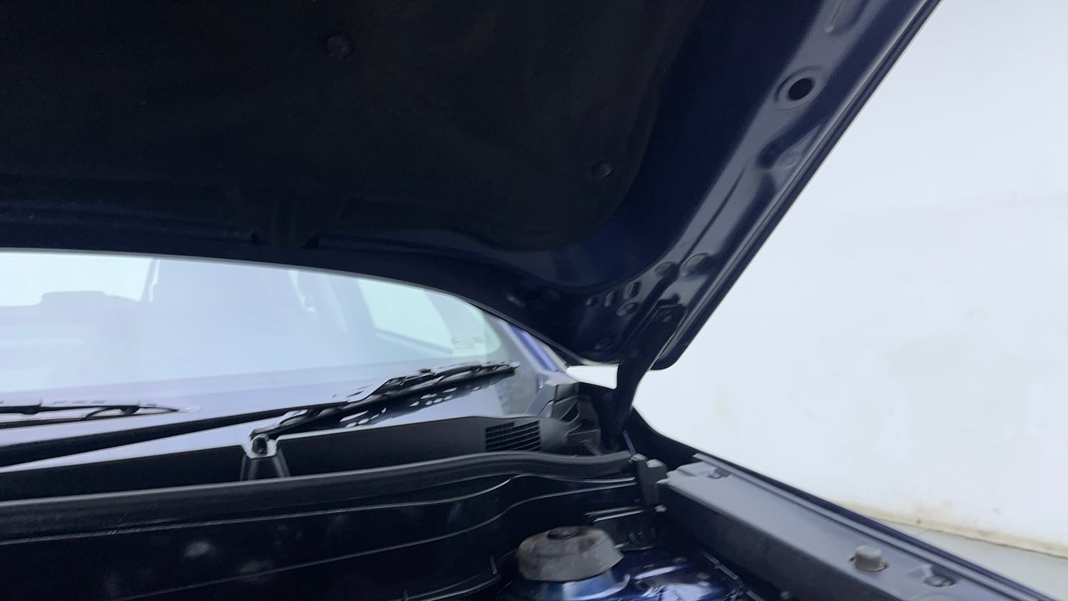 Used 2024 Maruti Suzuki Grand Vitara Sigma Smart Hybrid Petrol Manual engine ENGINE LEFT SIDE HINGE & APRON VIEW