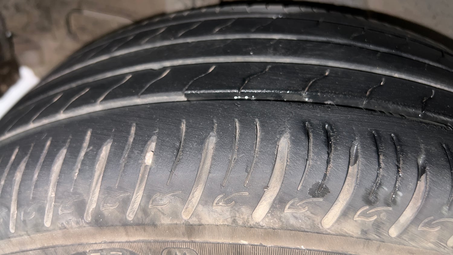 Used 2020 Hyundai Venue SX Plus 1.0 Turbo DCT Petrol Automatic tyres RIGHT REAR TYRE TREAD VIEW