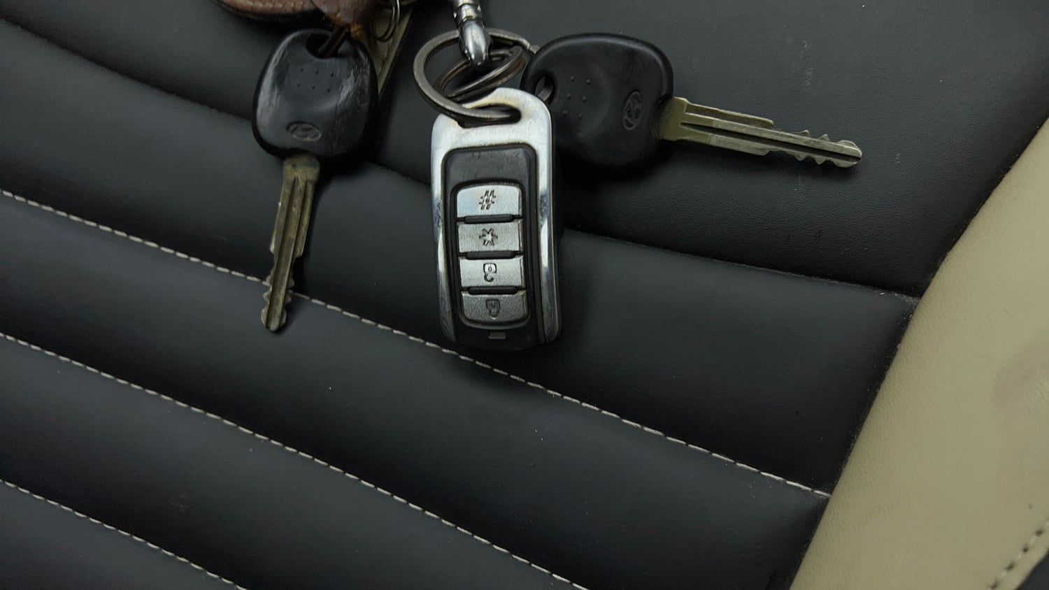 Used 2016 Hyundai Eon Era + Petrol Manual extra CAR KEY VIEW