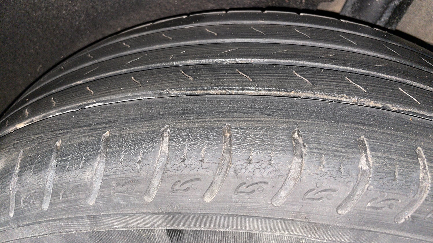 Used 2023 Kia Carens Premium 1.4 Petrol 7 STR Petrol Manual tyres LEFT REAR TYRE TREAD VIEW