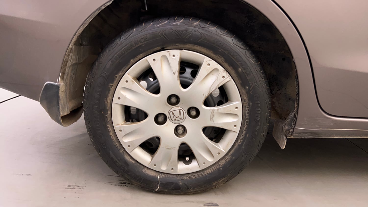 Used 2014 Honda Amaze 1.2 S i-VTEC Petrol Manual tyres RIGHT REAR TYRE RIM VIEW