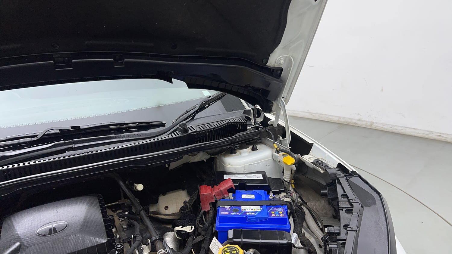 Used 2024 Tata Nexon Smart Plus 1.2 Petrol 6AMT Petrol Automatic engine ENGINE LEFT SIDE HINGE & APRON VIEW