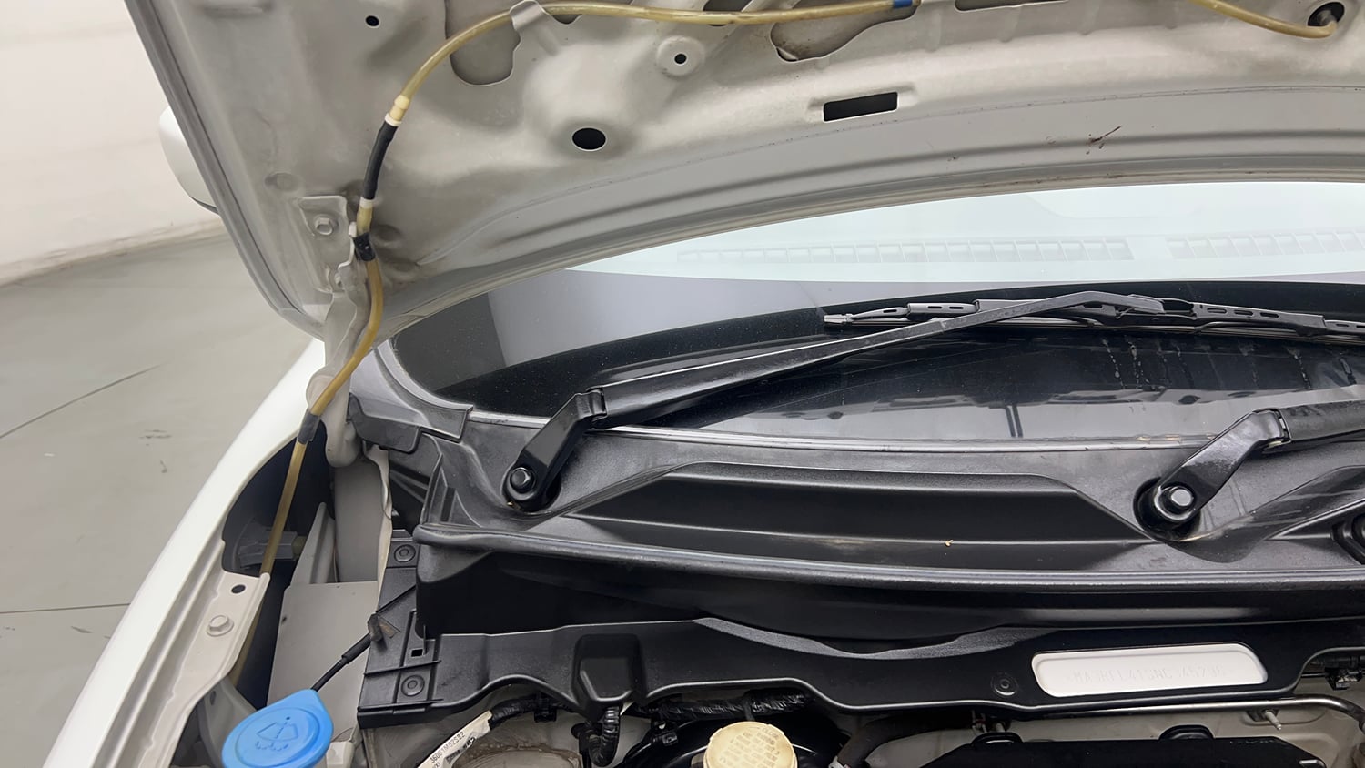 Used 2022 Maruti Suzuki S-Presso VXi Plus Petrol Manual engine ENGINE RIGHT SIDE HINGE & APRON VIEW