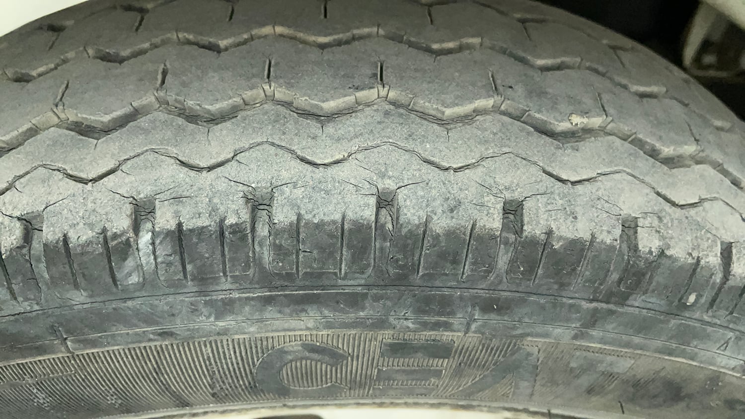 Used 2019 Maruti Suzuki Eeco 5 STR WITH A/C+HTR Petrol Manual tyres RIGHT REAR TYRE TREAD VIEW
