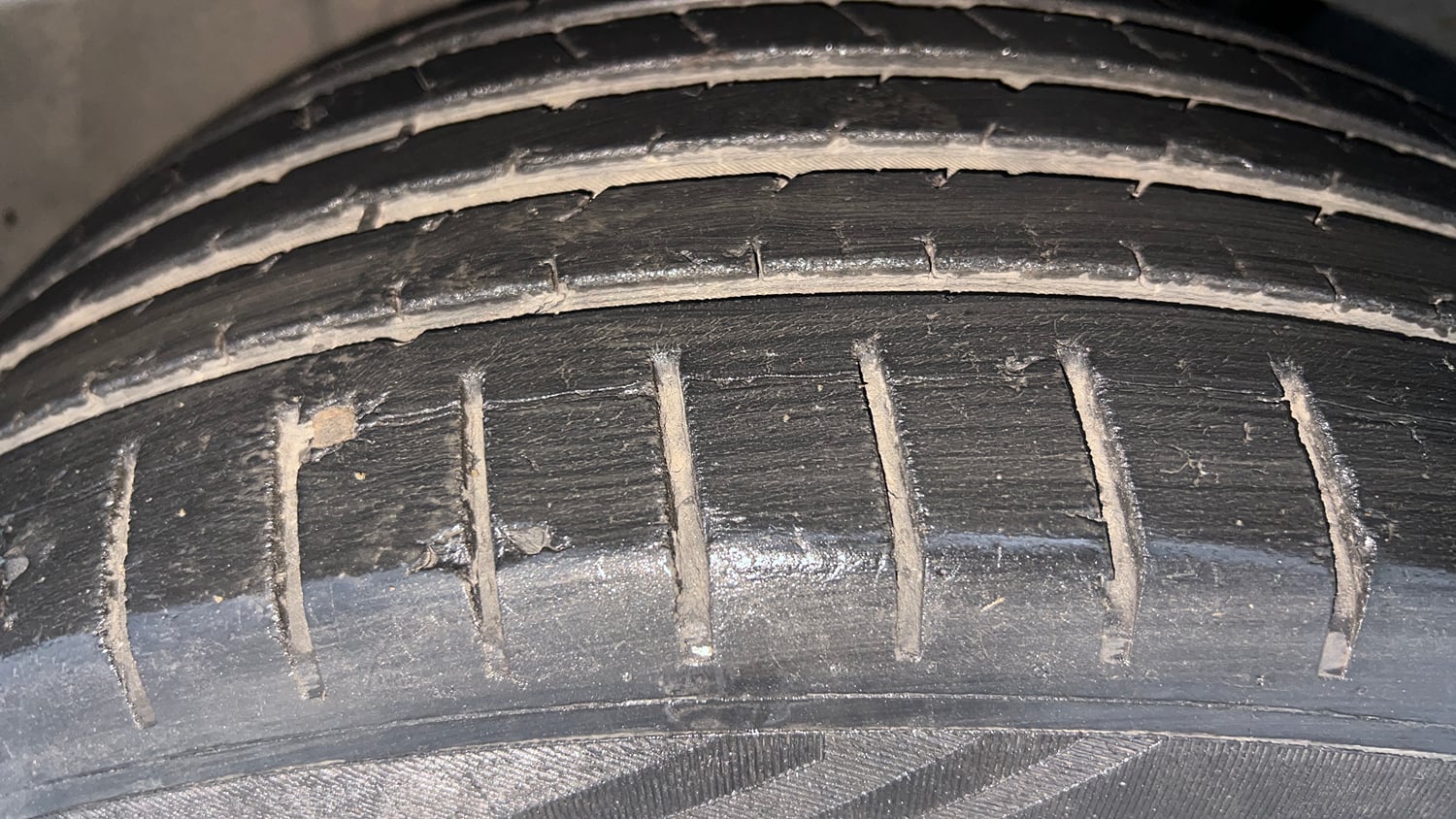 Used 2022 Volkswagen Taigun Highline 1.0 TSI MT Petrol Manual tyres LEFT FRONT TYRE TREAD VIEW