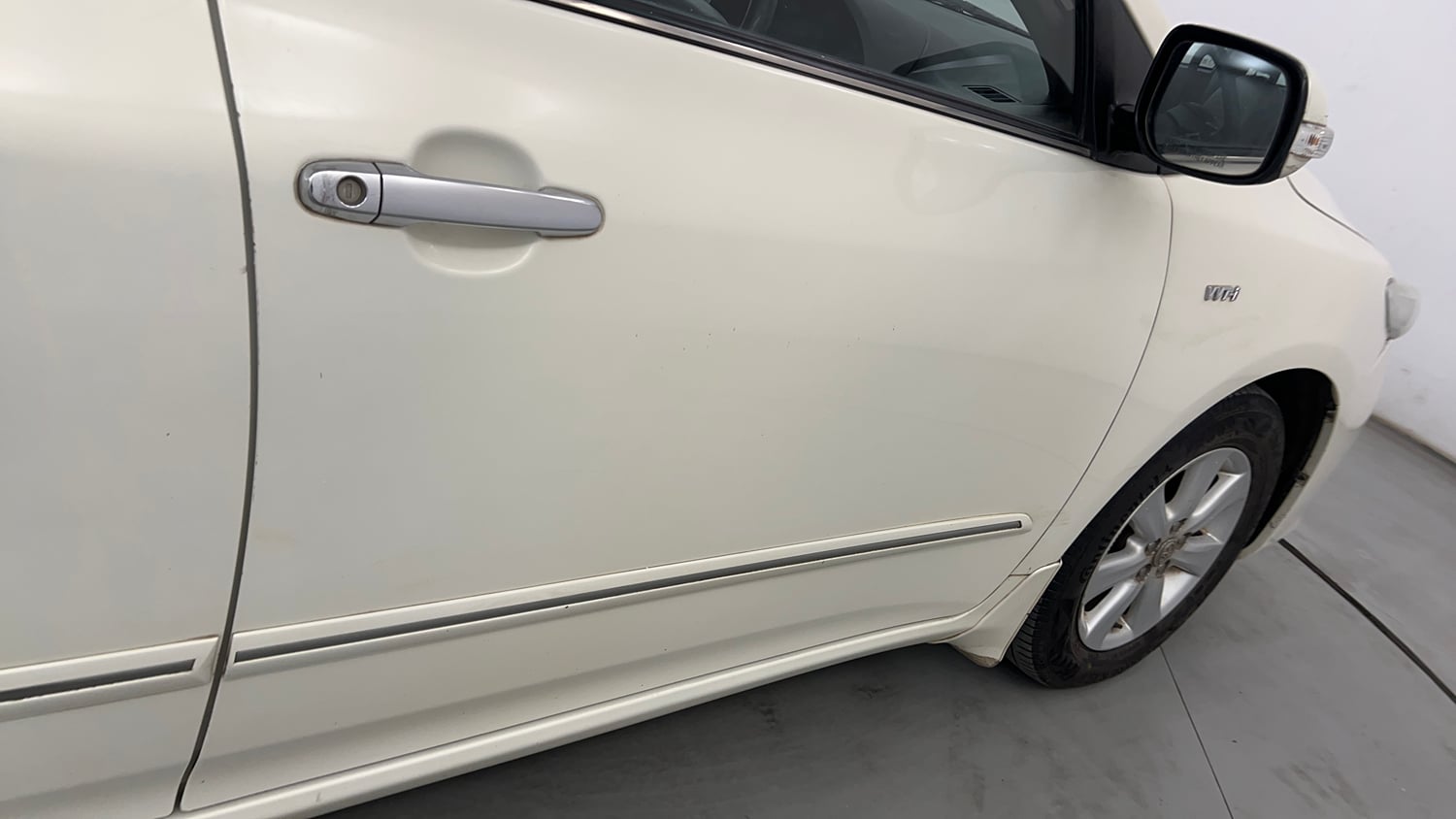 Used 2013 Toyota Corolla Altis 1.8 G Petrol Manual dents MINOR SCRATCH
