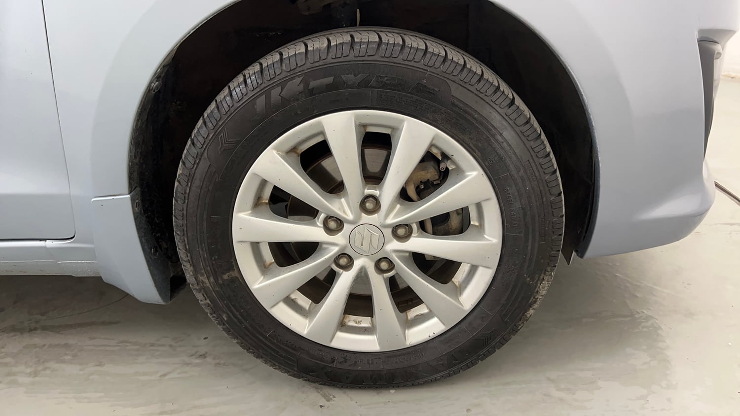 Used 2014 Maruti Suzuki Ertiga ZXi Petrol Manual tyres RIGHT FRONT TYRE RIM VIEW