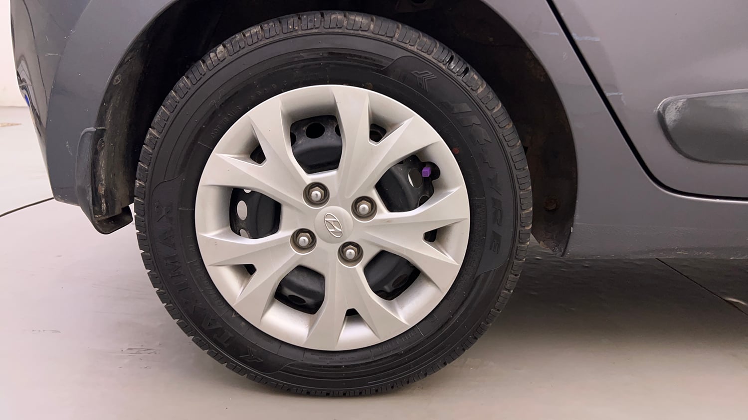Used 2016 Hyundai Grand i10 Sportz 1.2 Kappa VTVT Petrol Manual tyres RIGHT REAR TYRE RIM VIEW