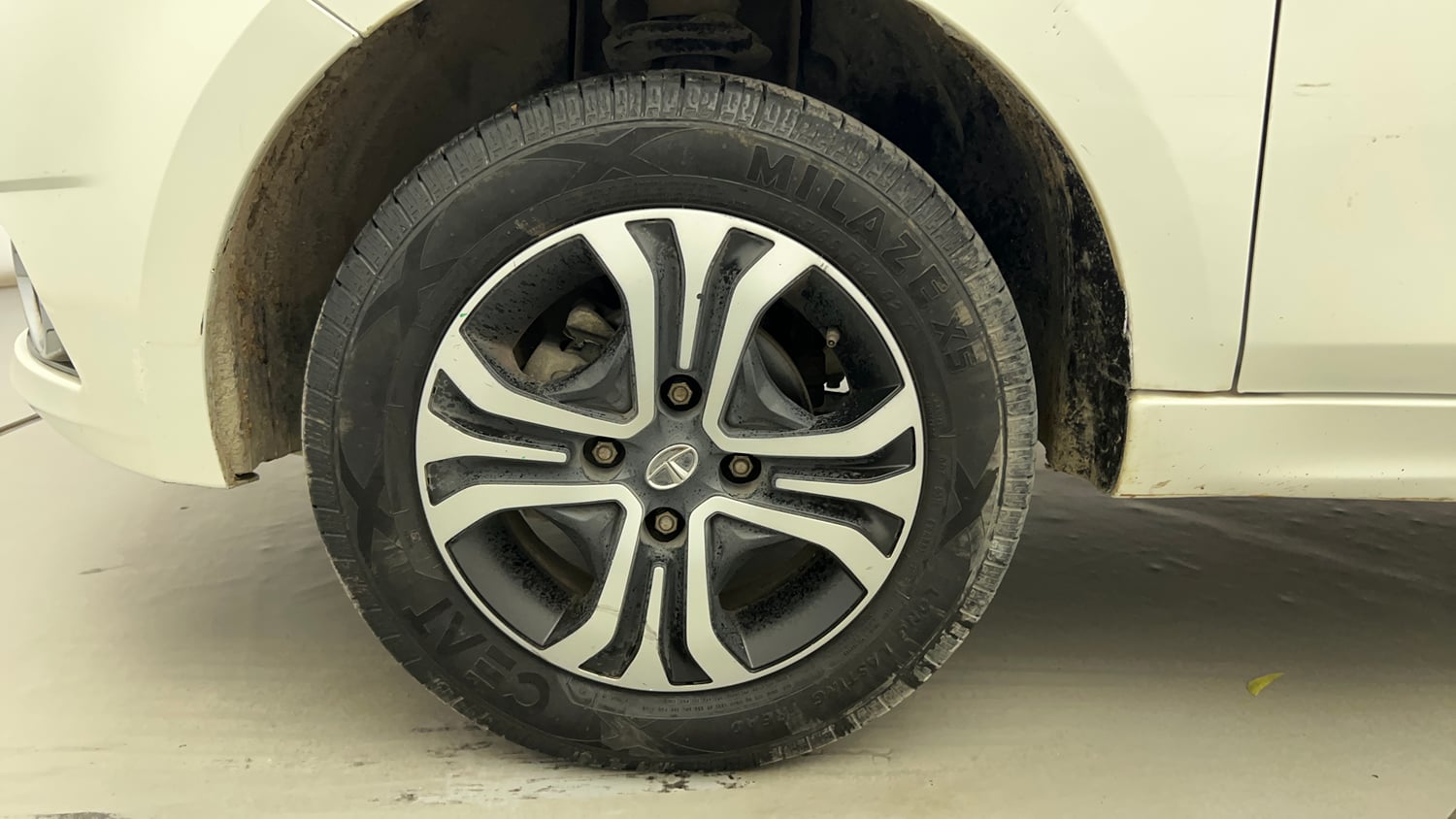 Used 2019 Tata Tiago Revotron XZ w/o Alloy Petrol Manual tyres LEFT FRONT TYRE RIM VIEW