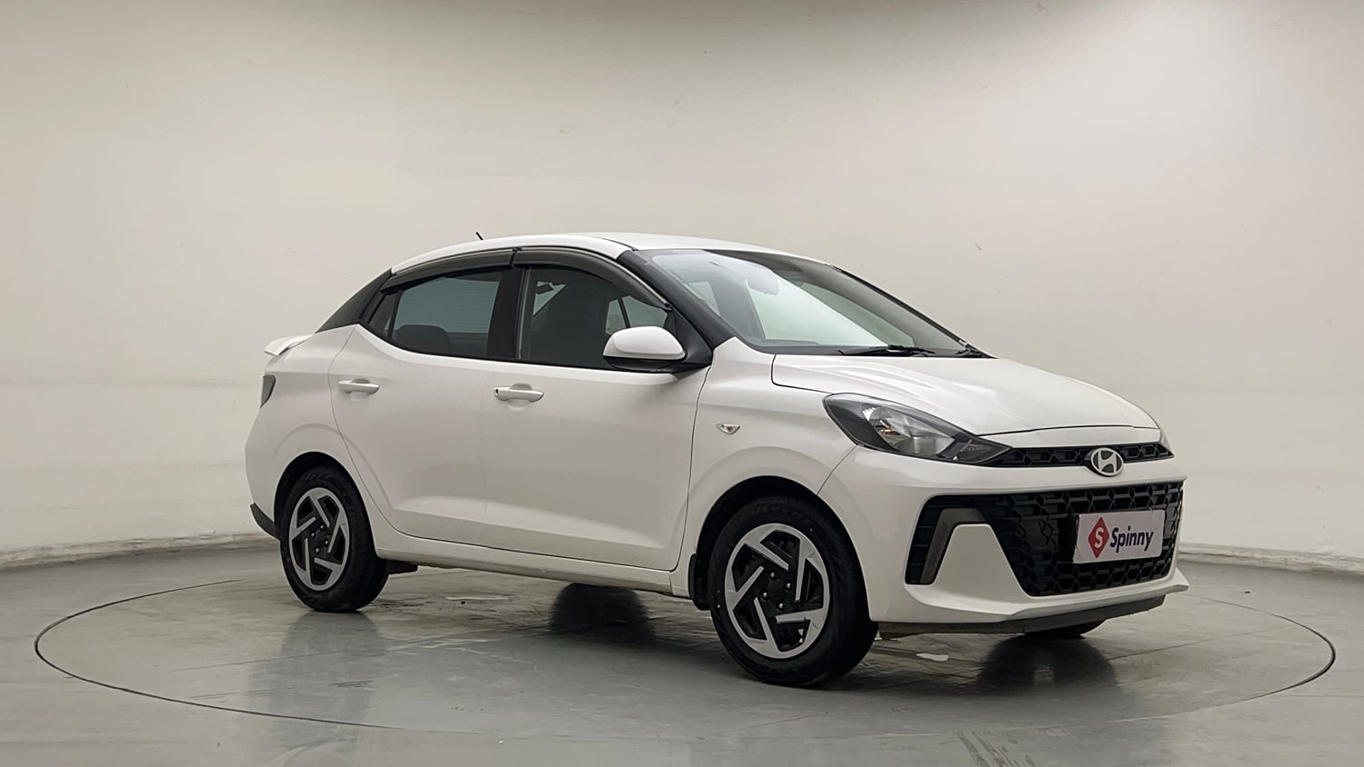 Used 2023 Hyundai Aura S 1.2 CNG Cng Manual exterior RIGHT FRONT CORNER VIEW