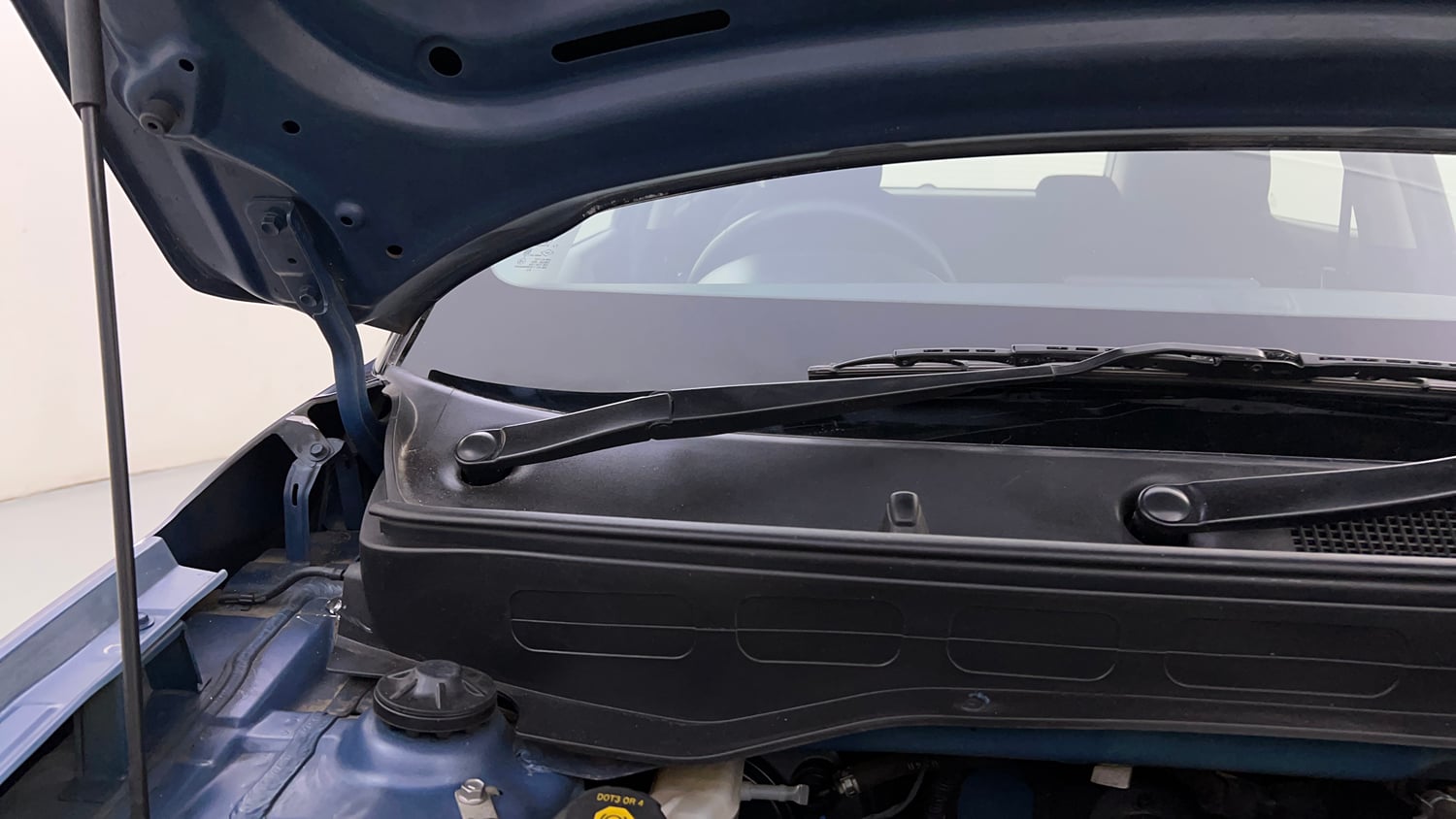 Used 2020 Hyundai Venue SX Plus 1.0 Turbo DCT Petrol Automatic engine ENGINE RIGHT SIDE HINGE & APRON VIEW
