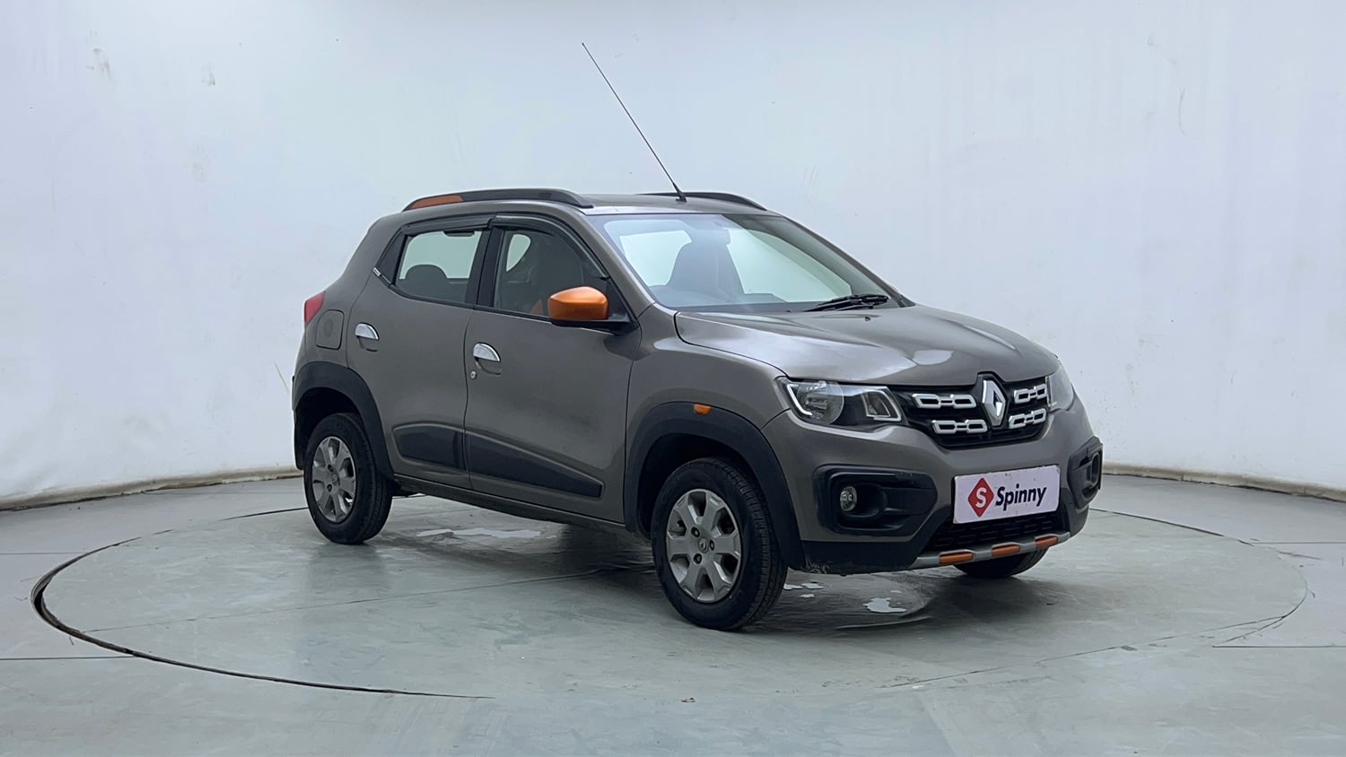 Used 2017 Renault Kwid 1.0 RXT AMT Petrol Automatic exterior RIGHT FRONT CORNER VIEW