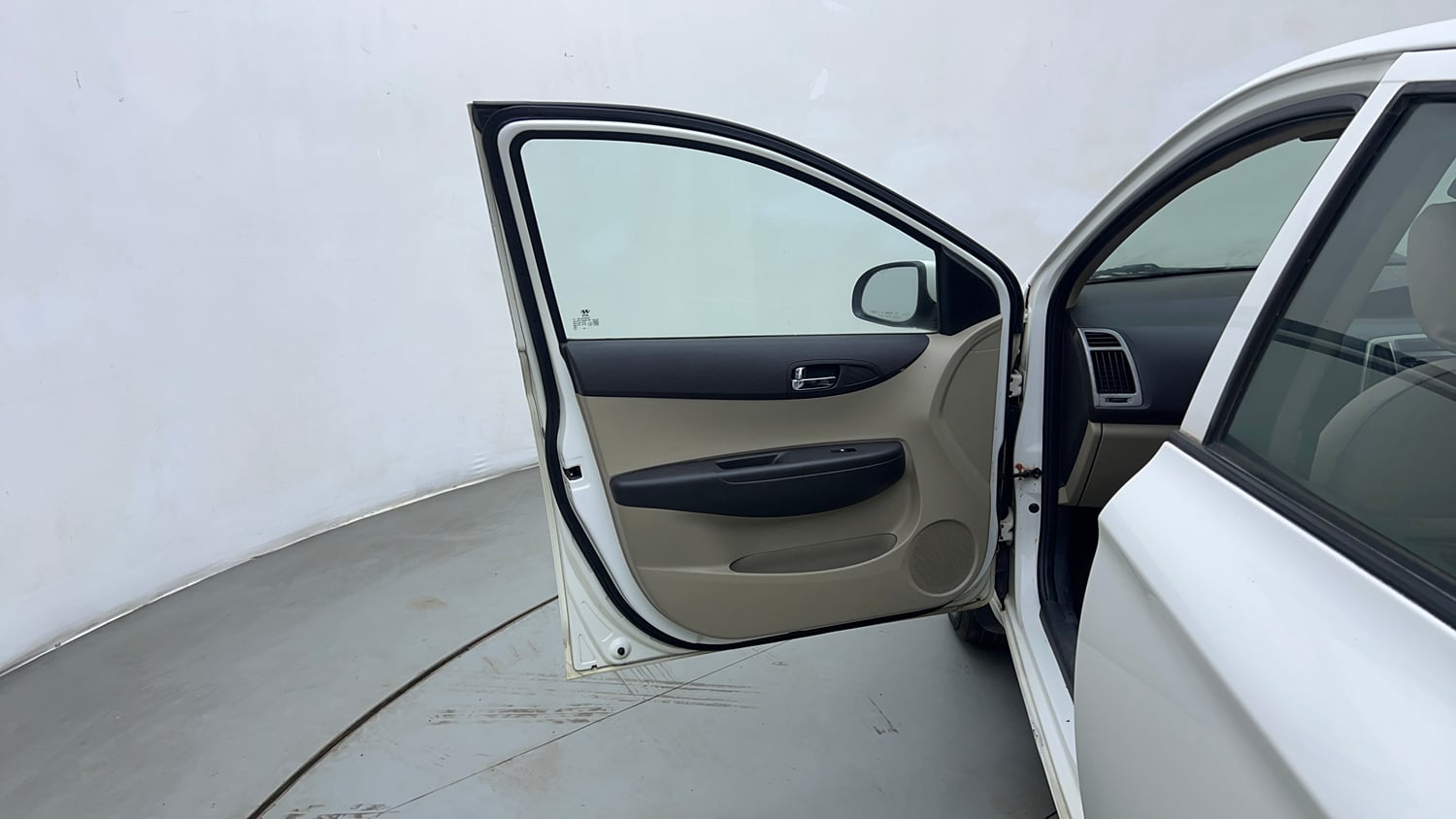 Used 2013 Hyundai i20 Sportz 1.2 Petrol Manual interior LEFT FRONT DOOR OPEN VIEW