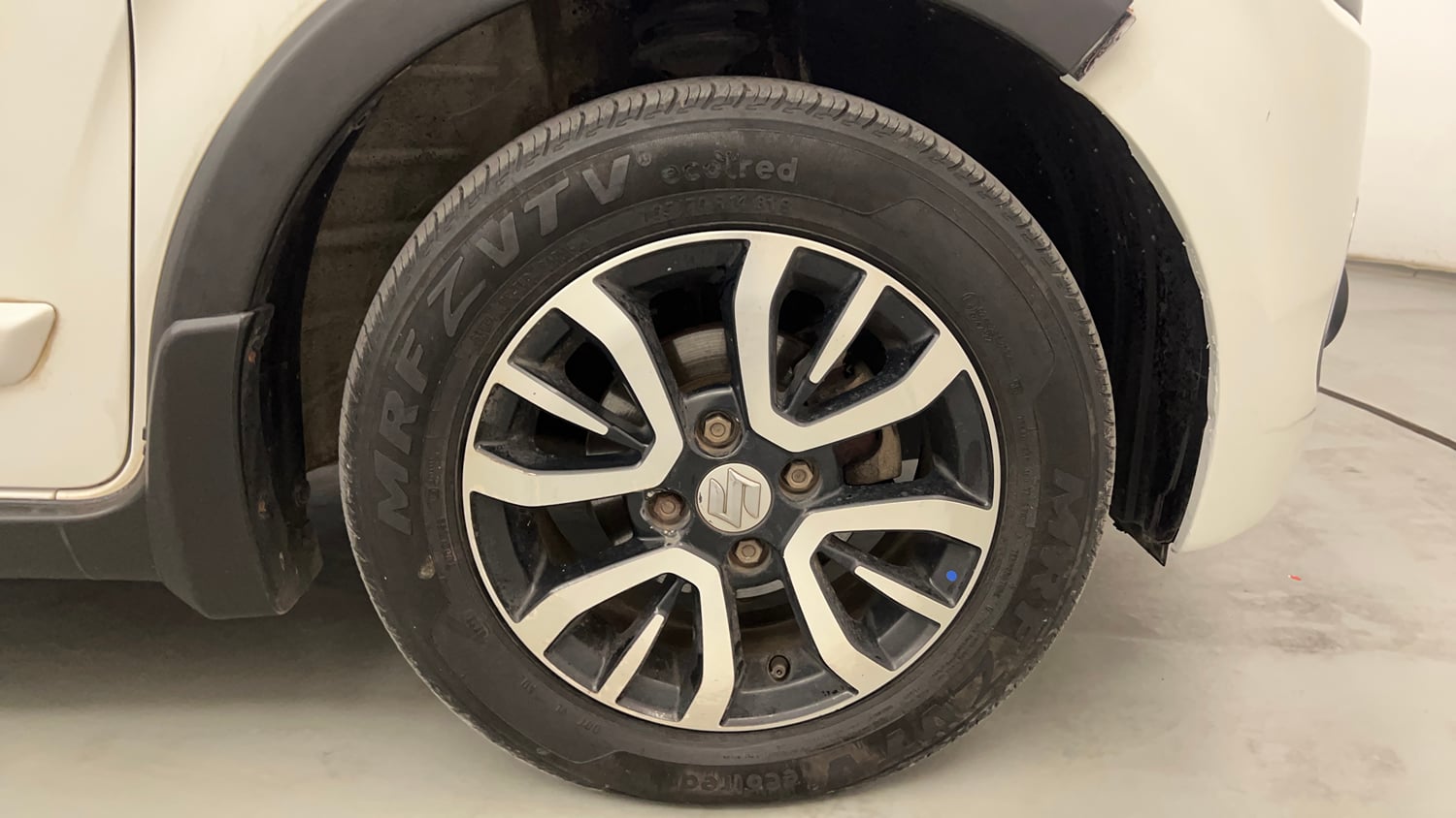 Used 2023 Maruti Suzuki Wagon R VXI 1.0 CNG Cng Manual tyres RIGHT FRONT TYRE RIM VIEW