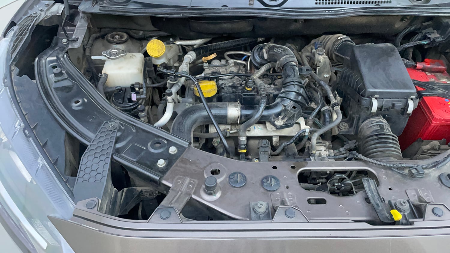 Used 2021 Nissan Magnite XL Turbo CVT Petrol Automatic engine ENGINE RIGHT SIDE VIEW