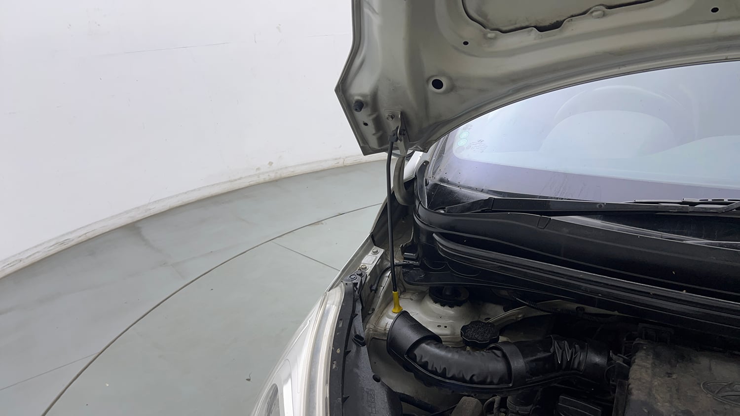 Used 2016 Hyundai Grand i10 Magna 1.2 Kappa VTVT Petrol Manual engine ENGINE RIGHT SIDE HINGE & APRON VIEW