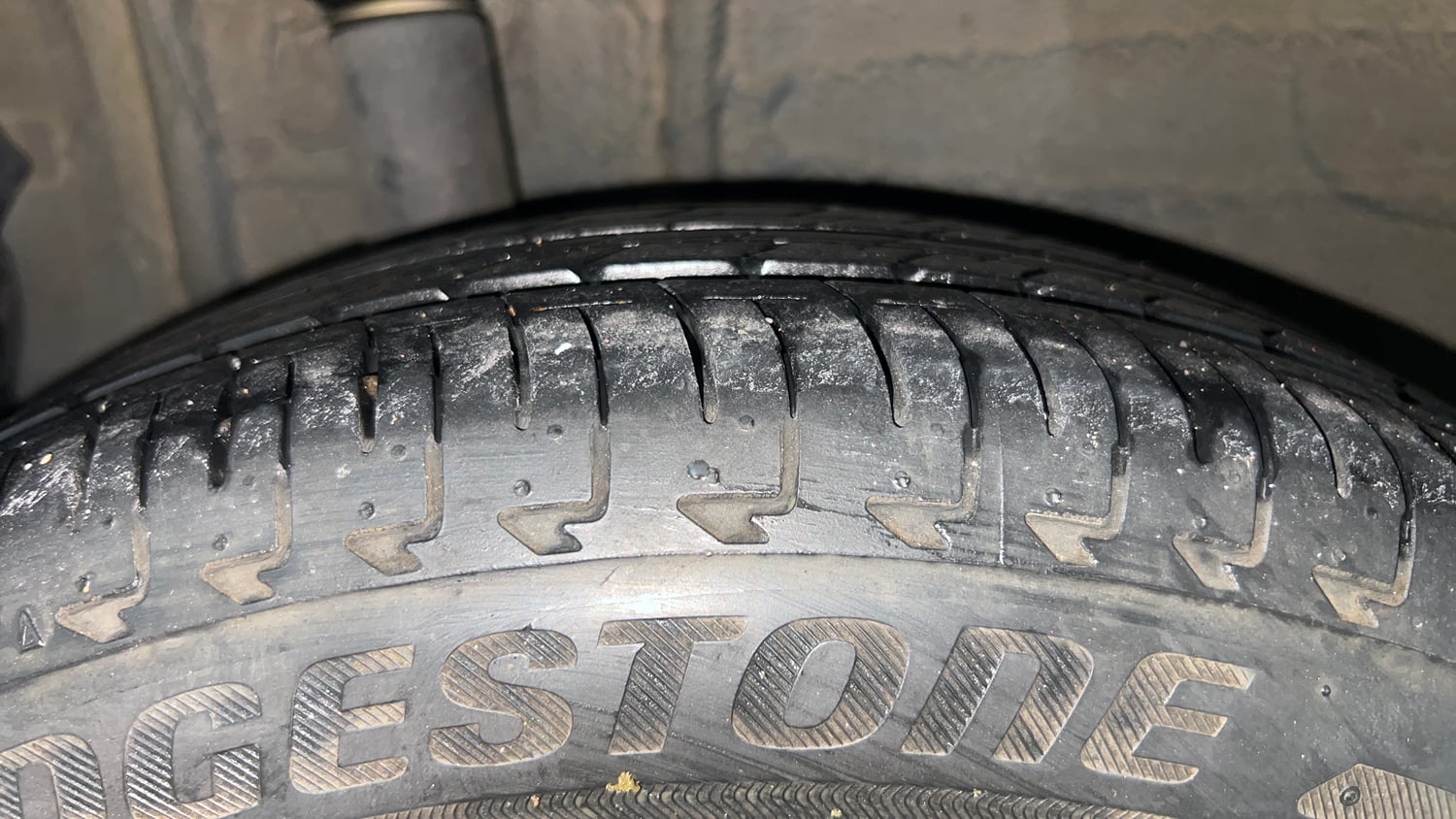 Used 2022 Maruti Suzuki Ignis Zeta 1.2 AMT Petrol Automatic tyres RIGHT REAR TYRE TREAD VIEW