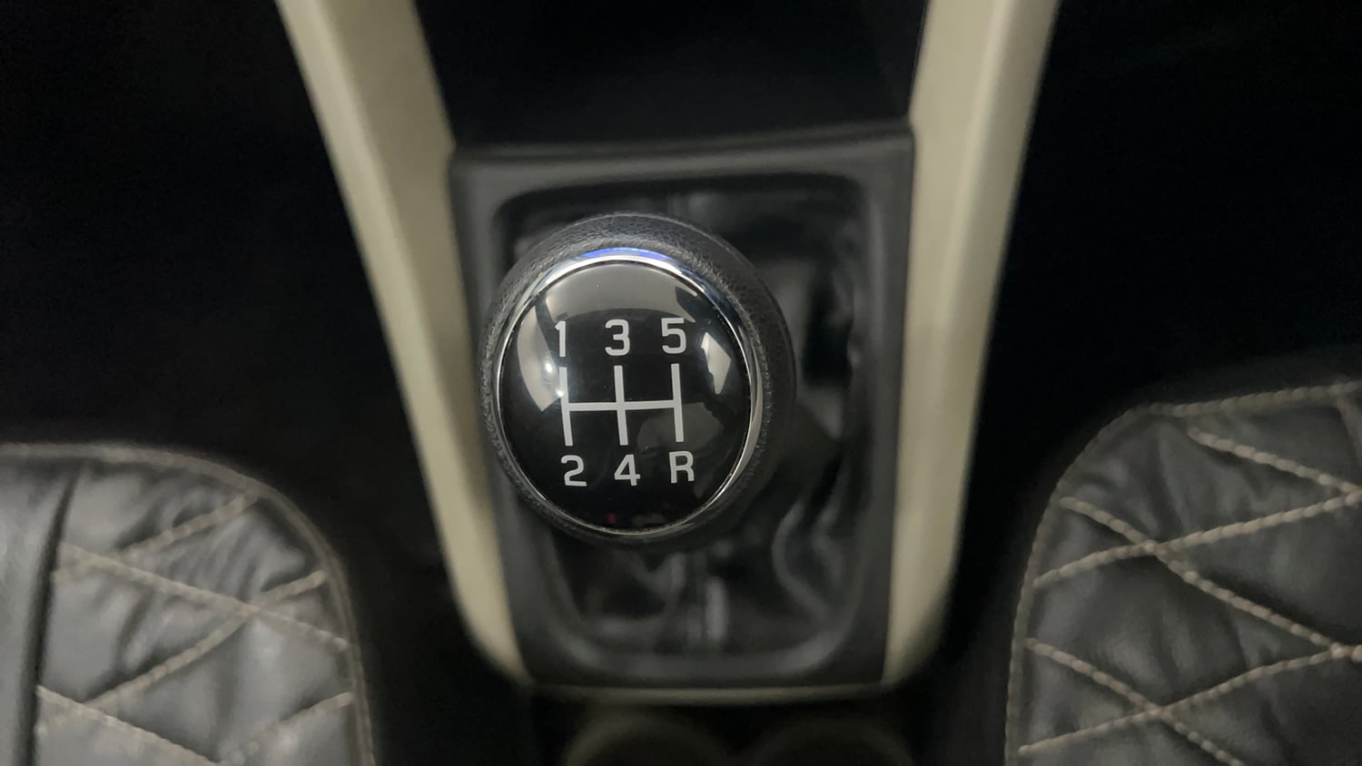 Used 2017 Maruti Suzuki Celerio LXi ABS Petrol Manual interior GEAR  KNOB VIEW