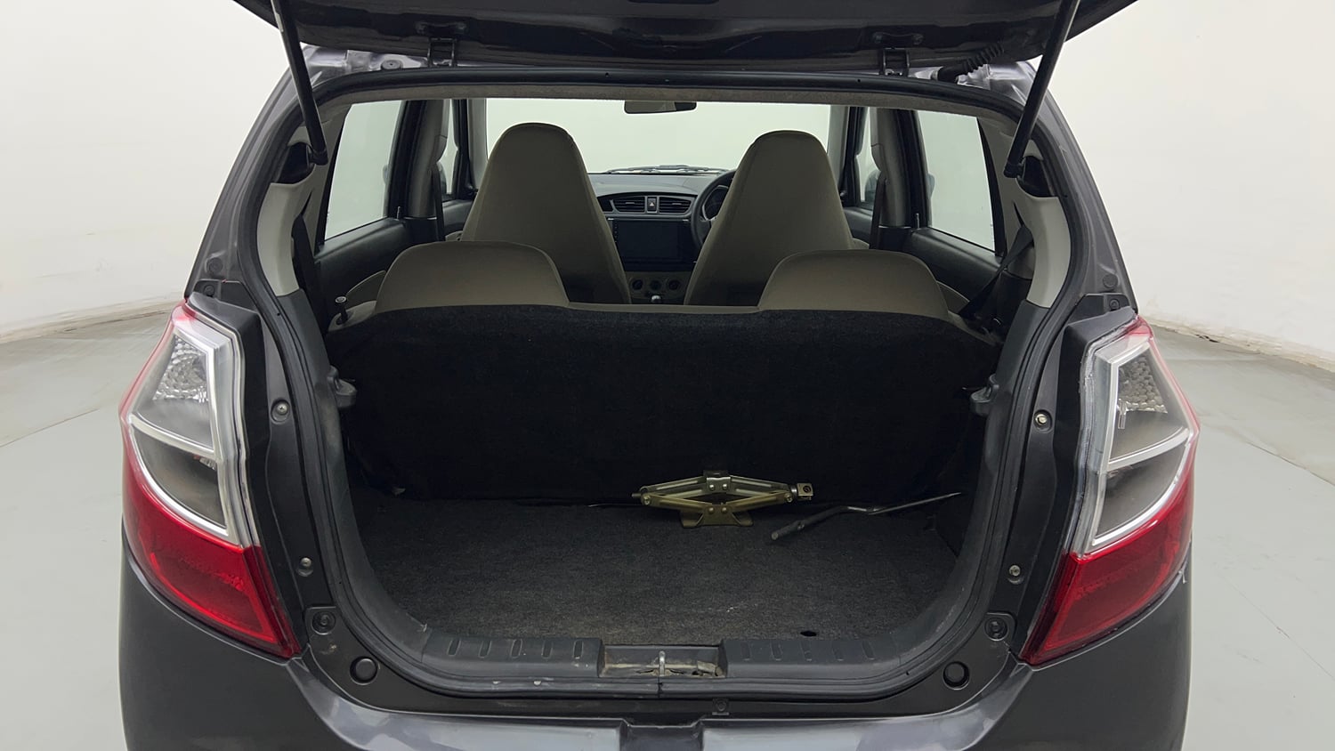Used 2016 Maruti Suzuki Alto K10 VXi Petrol Manual interior DICKY INSIDE VIEW