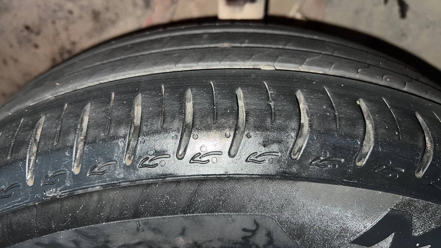 Used 2023 Tata Altroz XM Plus iCNG Cng Manual tyres LEFT FRONT TYRE TREAD VIEW