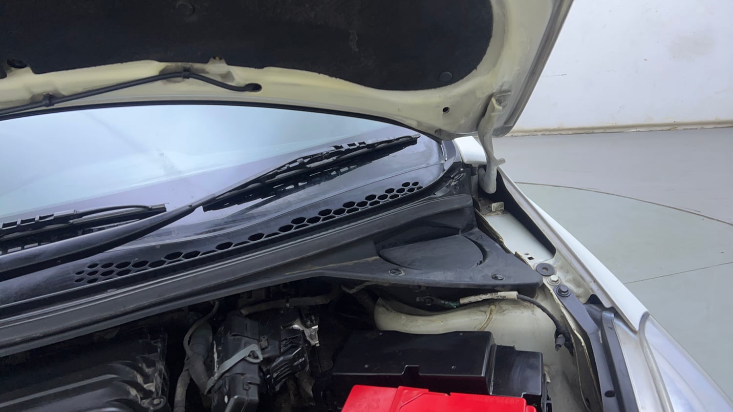 Used 2017 Tata Tiago Revotron XZ Petrol Manual engine ENGINE LEFT SIDE HINGE & APRON VIEW