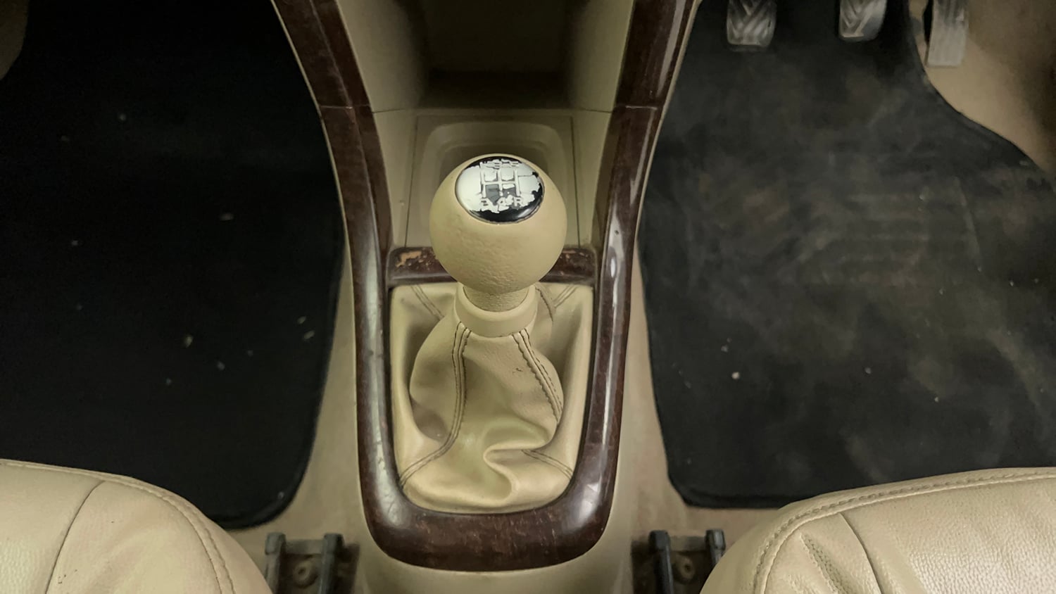 Used 2016 Maruti Suzuki Swift Dzire VXI Petrol Manual interior GEAR  KNOB VIEW