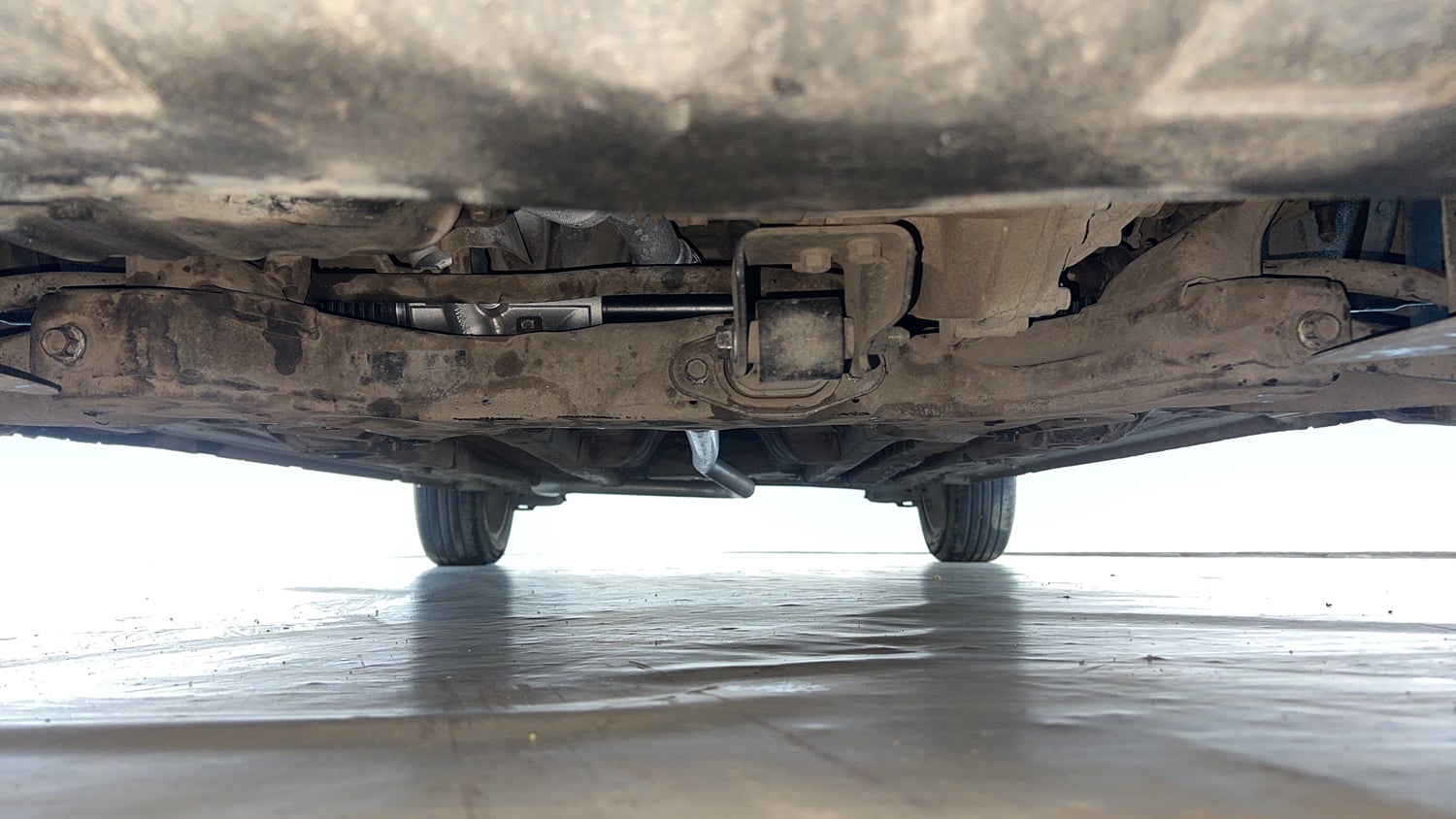 Used 2016 Hyundai Elite i20 Asta 1.2 Petrol Manual extra FRONT LEFT UNDERBODY VIEW