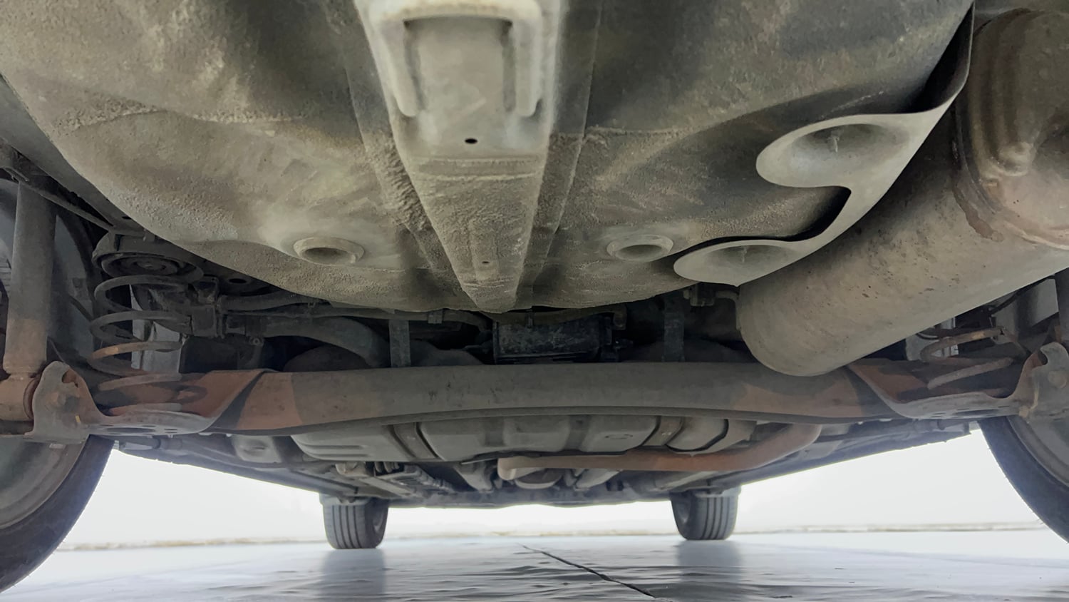 Used 2017 Hyundai Verna SX (O) 1.6 VTVT AT Petrol Automatic extra REAR UNDERBODY VIEW (TAKEN FROM REAR)